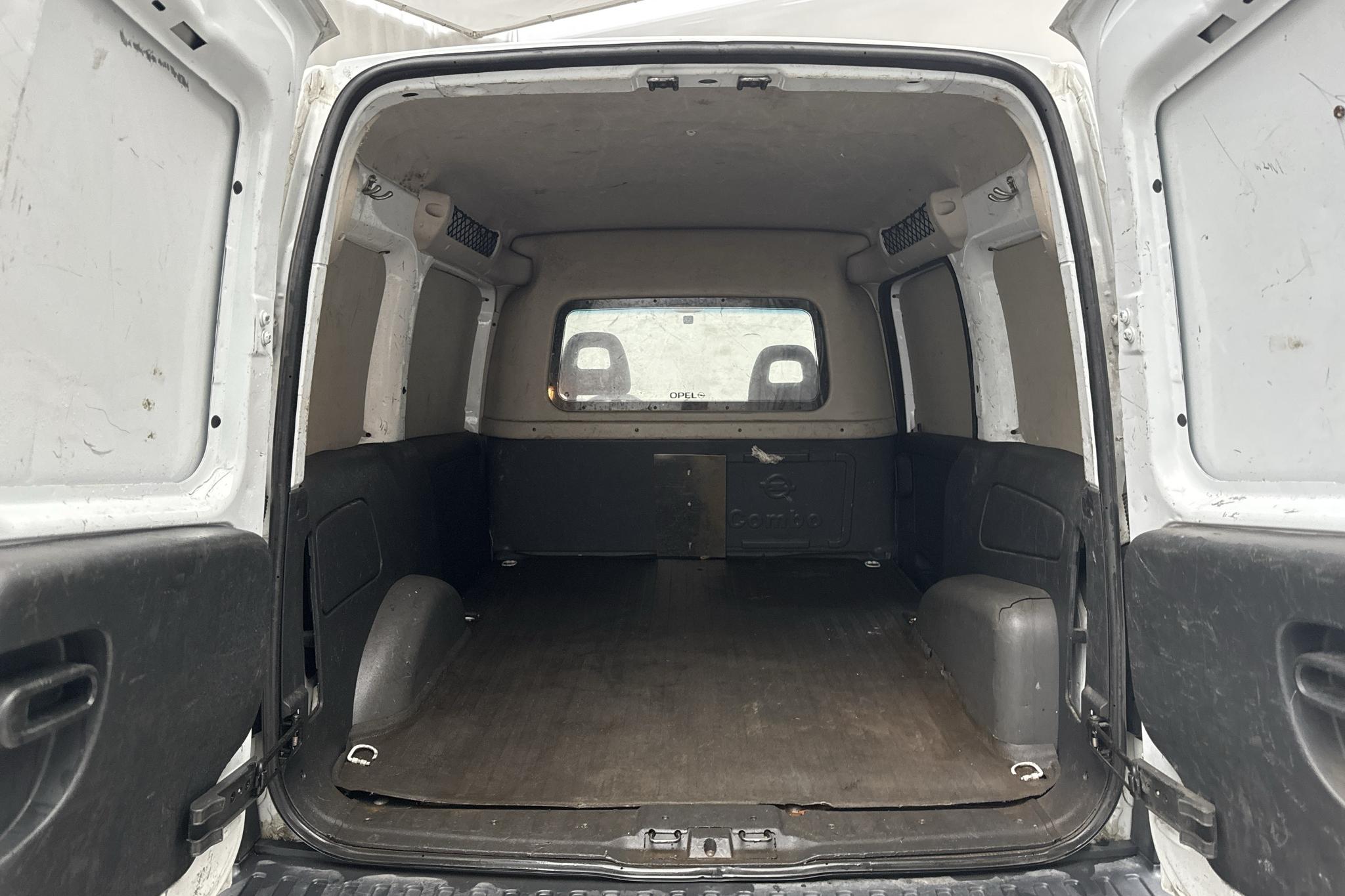 Opel Combo 1.3 CDTI Skåp (75hk) - 55 000 km - Manuaalinen - valkoinen - 2008