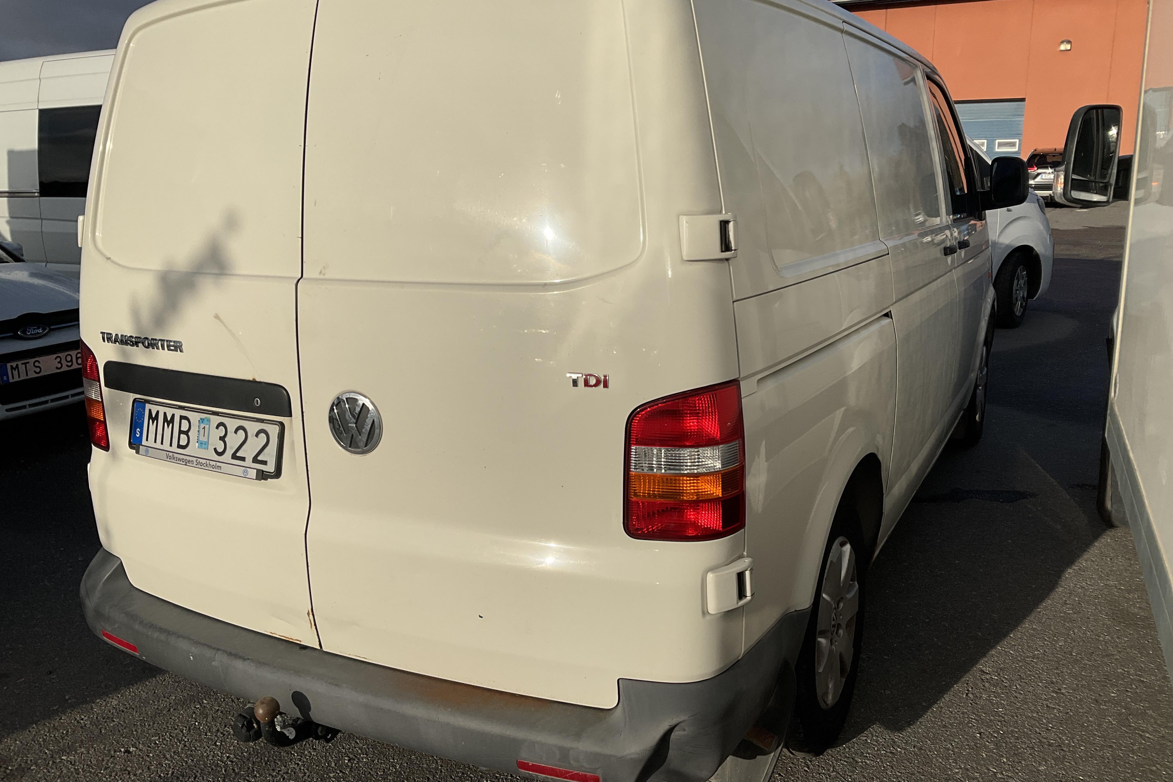 VW Transporter T5 2.5 TDI (130hk) - 11 500 mil - Automat - vit - 2008