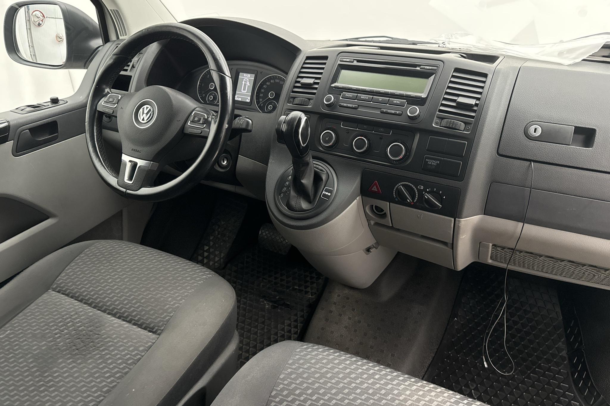 VW Transporter T5 2.0 TDI (140hk) - 73 130 km - Automatyczna - biały - 2011