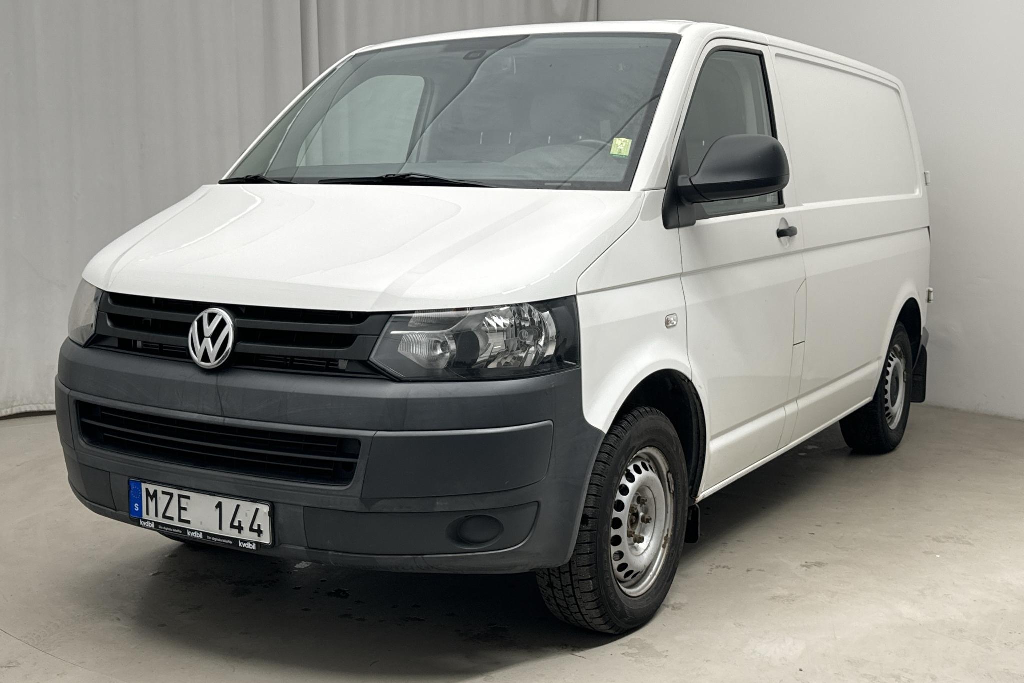 VW Transporter T5 2.0 TDI (140hk) - 104 500 km - Automatic - white - 2013