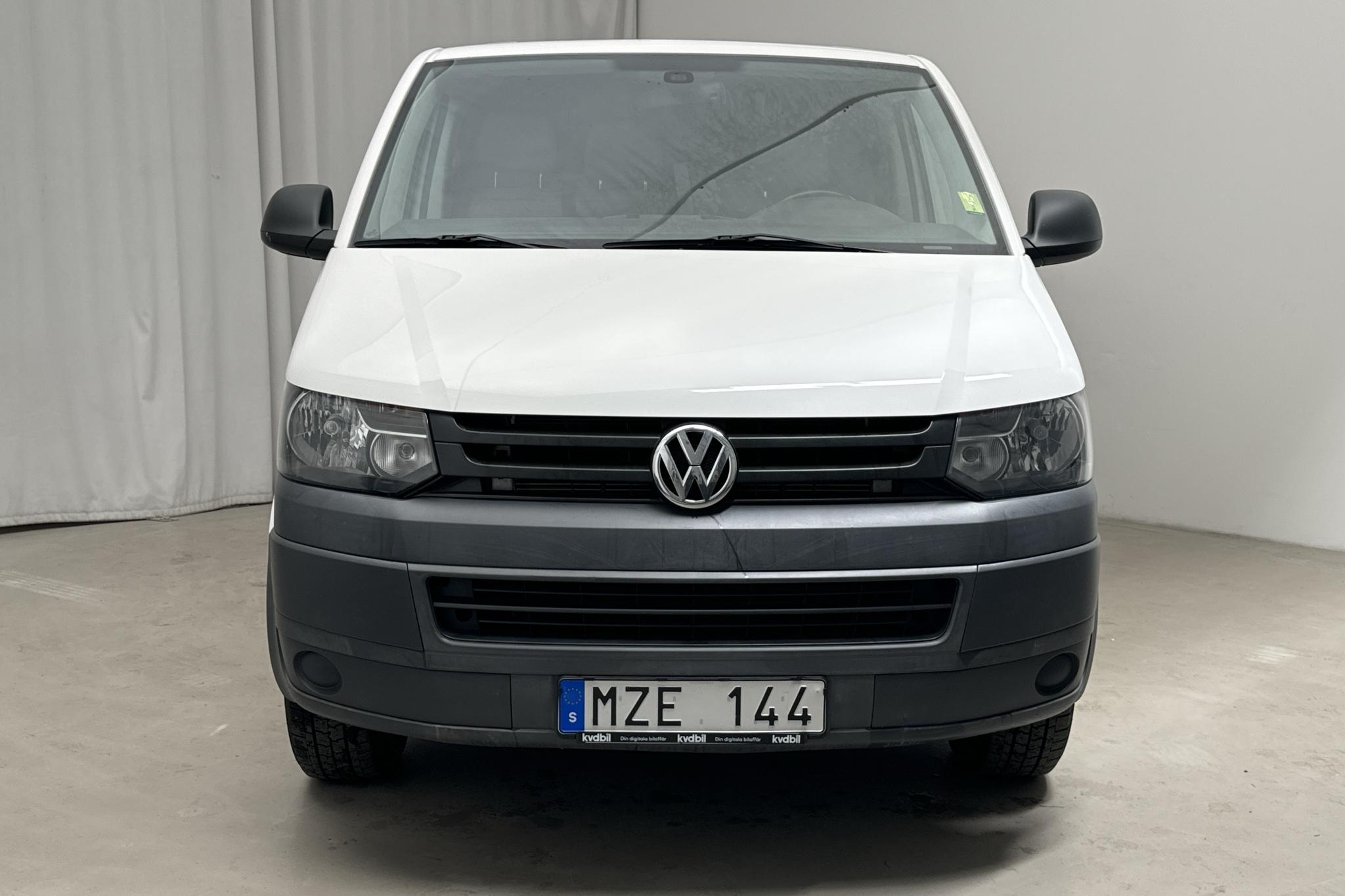 VW Transporter T5 2.0 TDI (140hk) - 104 500 km - Automatic - white - 2013