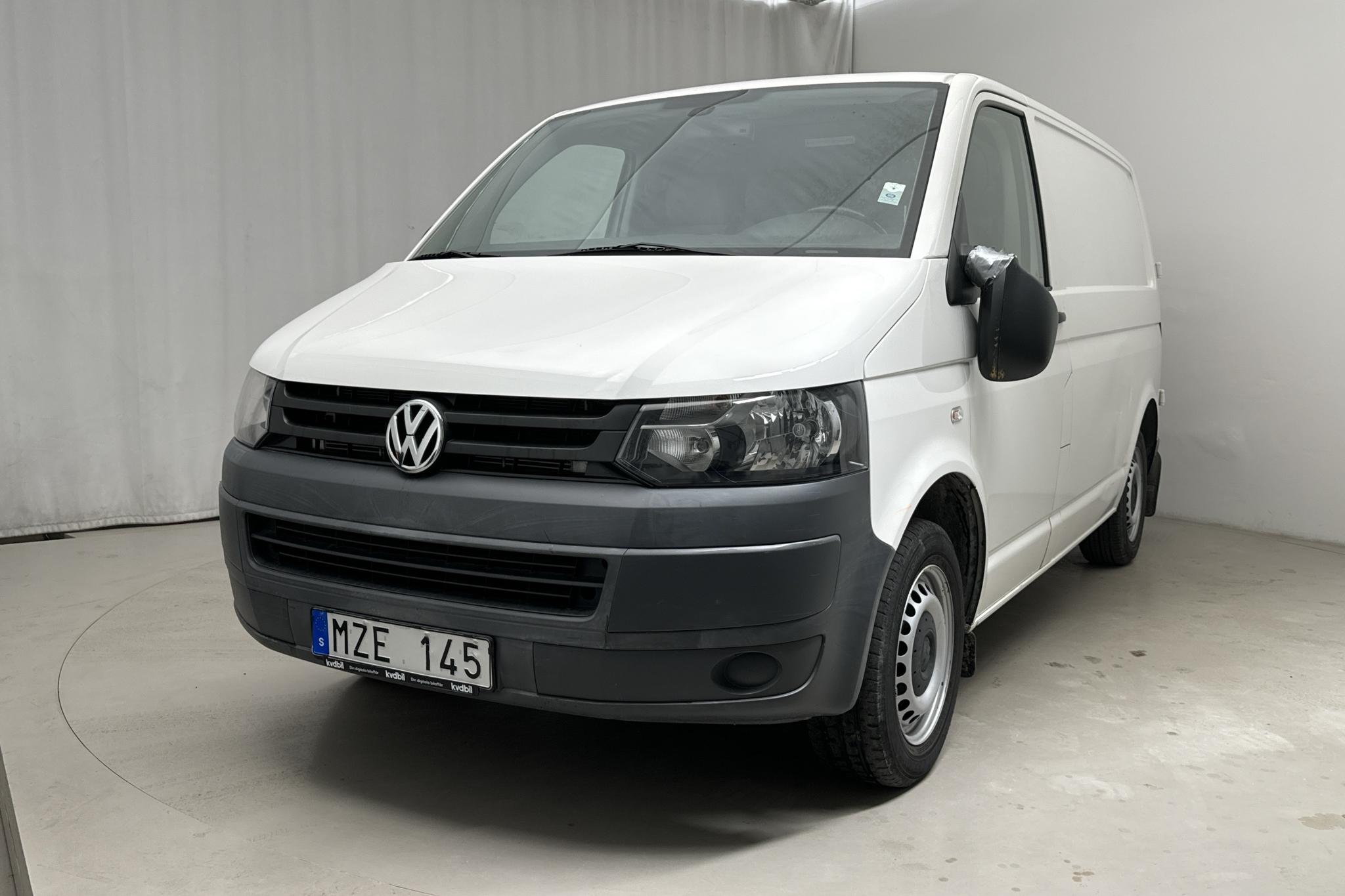 VW Transporter T5 2.0 TDI (140hk) - 66 250 km - Automatic - white - 2013