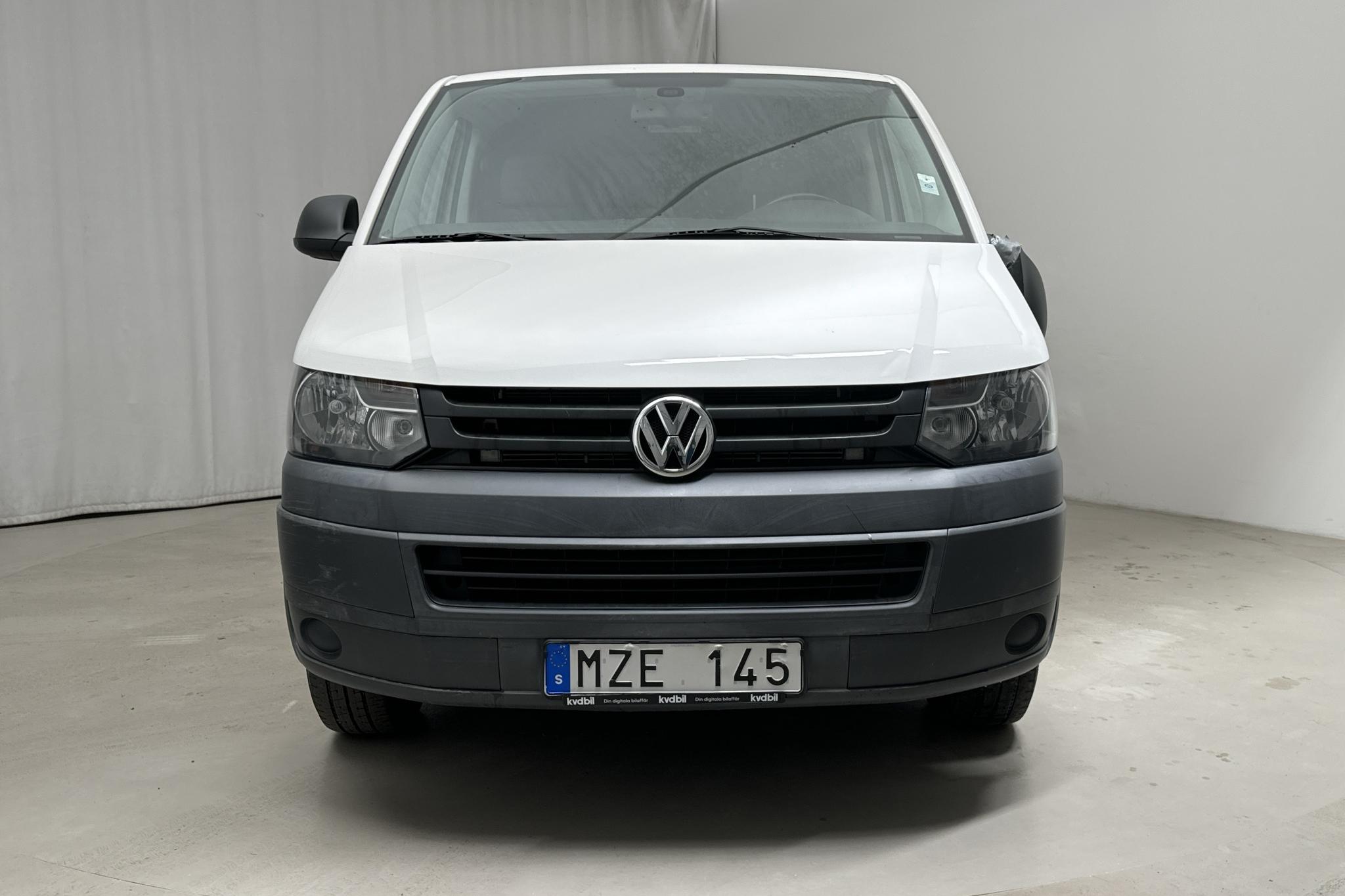 VW Transporter T5 2.0 TDI (140hk) - 66 250 km - Automatic - white - 2013