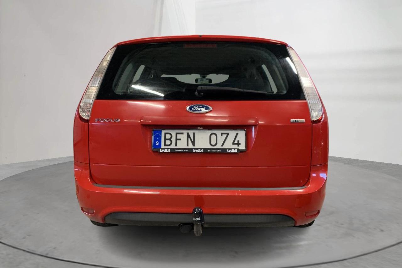 Ford Focus 1.6 TDCi Kombi (109hk) - 148 630 km - Manualna - czerwony - 2010