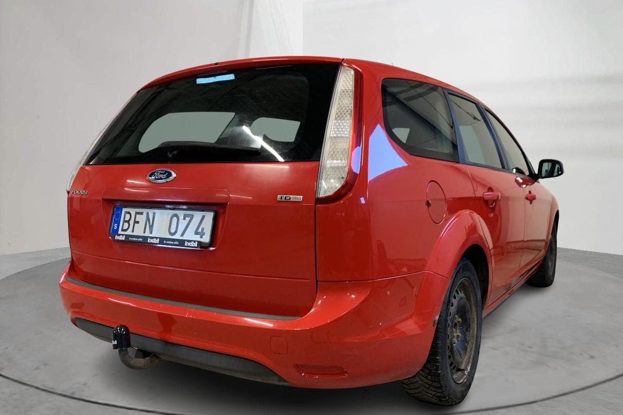 Ford Focus 1.6 TDCi Kombi (109hk) - 148 630 km - Manualna - czerwony - 2010