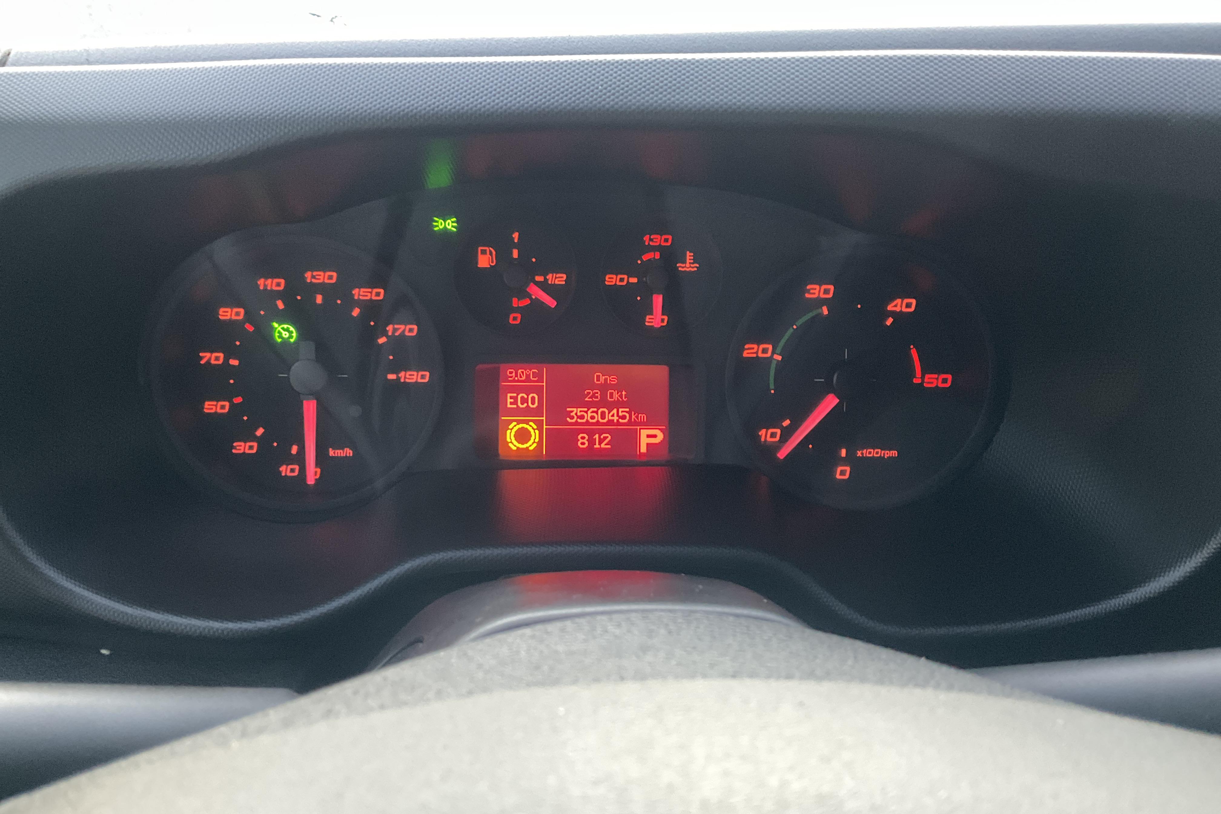 Iveco Daily 35 3.0 (170hk) - 356 050 km - Automaattinen - valkoinen - 2016