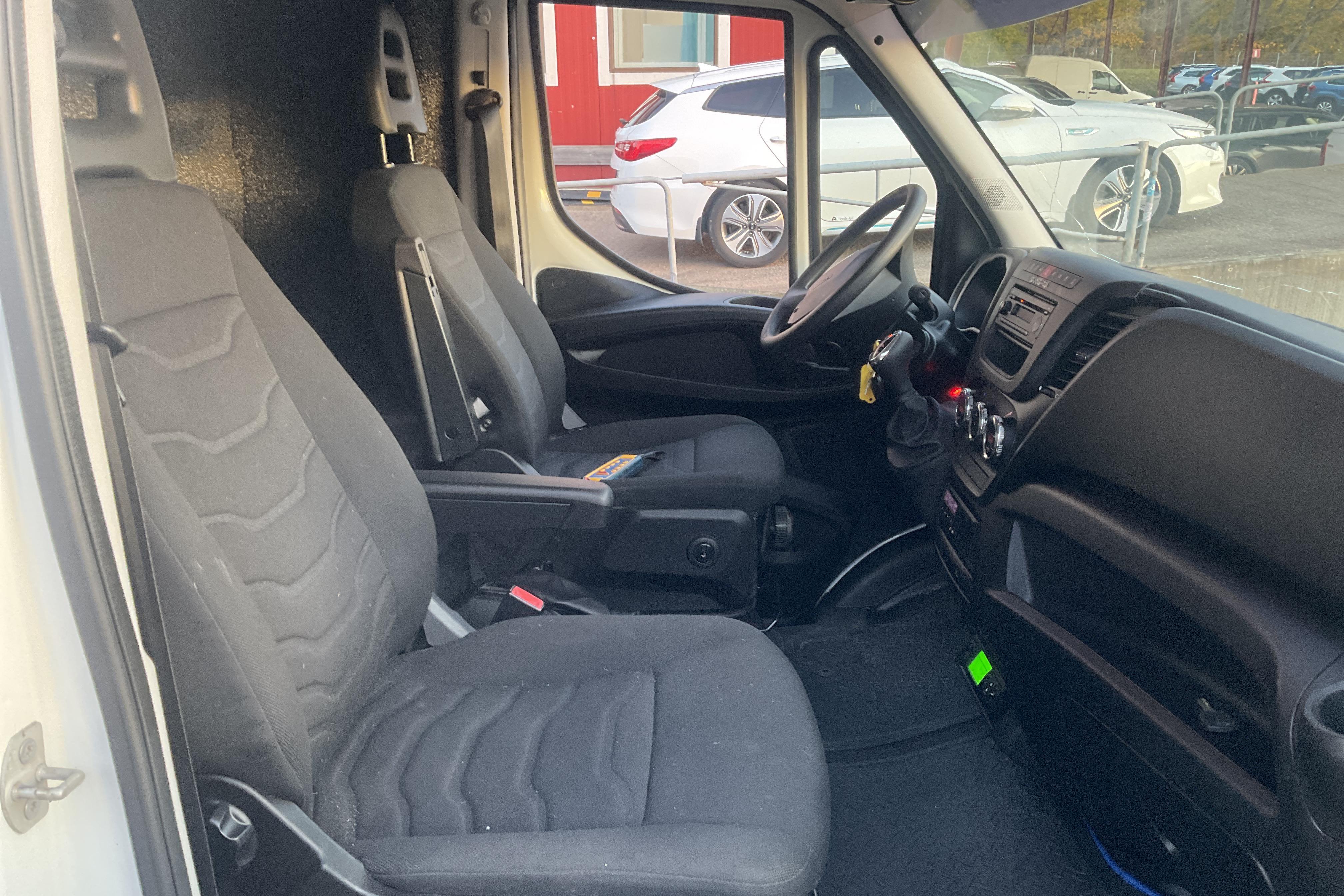 Iveco Daily 35 3.0 (170hk) - 356 050 km - Automaattinen - valkoinen - 2016