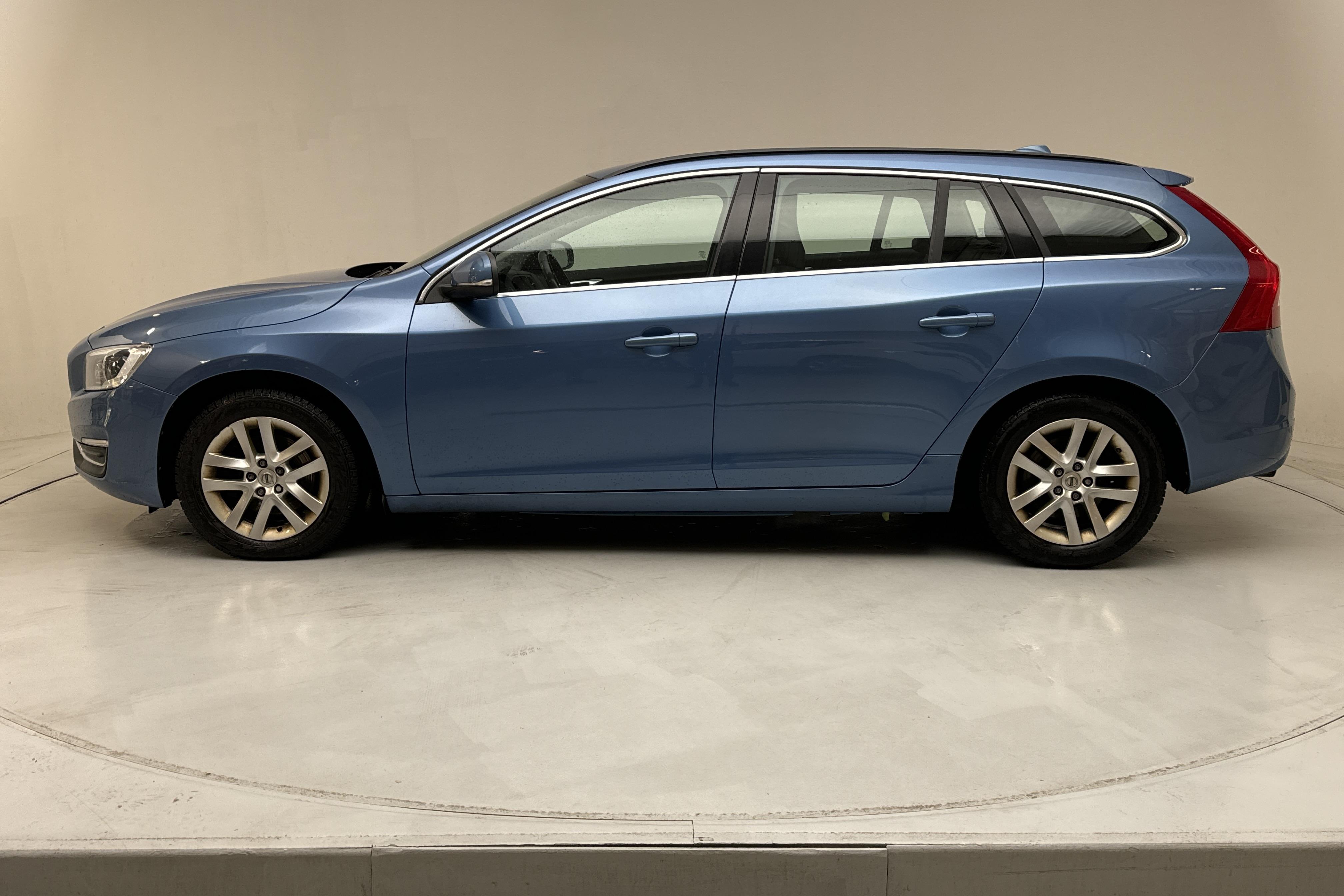 Volvo V60 D3 (150hk) - 204 420 km - Automaatne - sinine - 2017