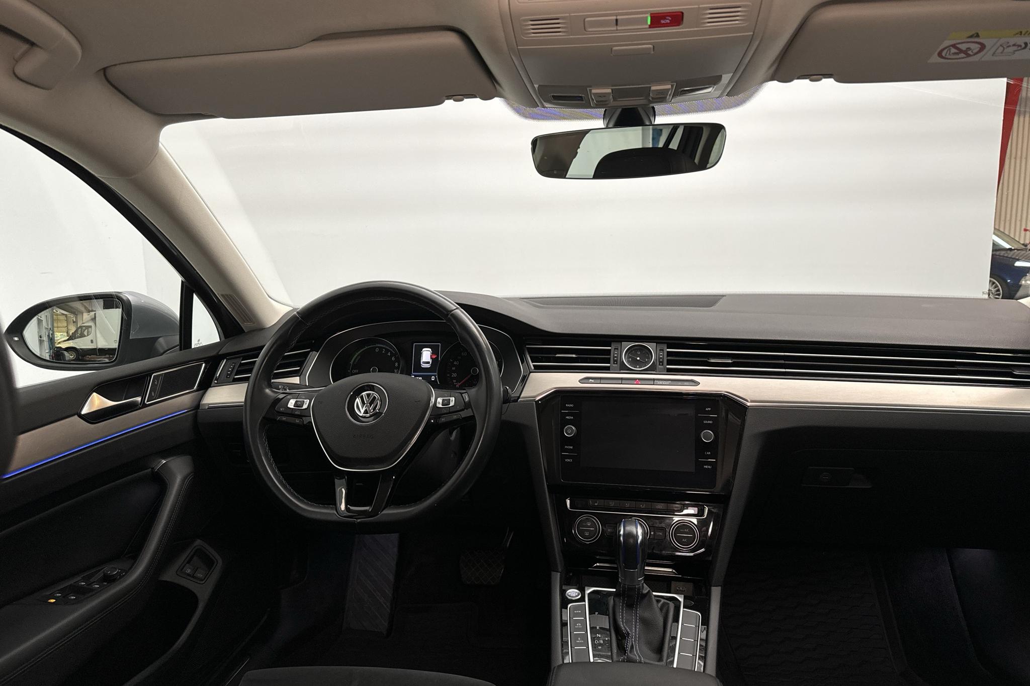 VW Passat 1.4 Plug-in-Hybrid Sportscombi (218hk) - 136 720 km - Automatyczna - srebro - 2018