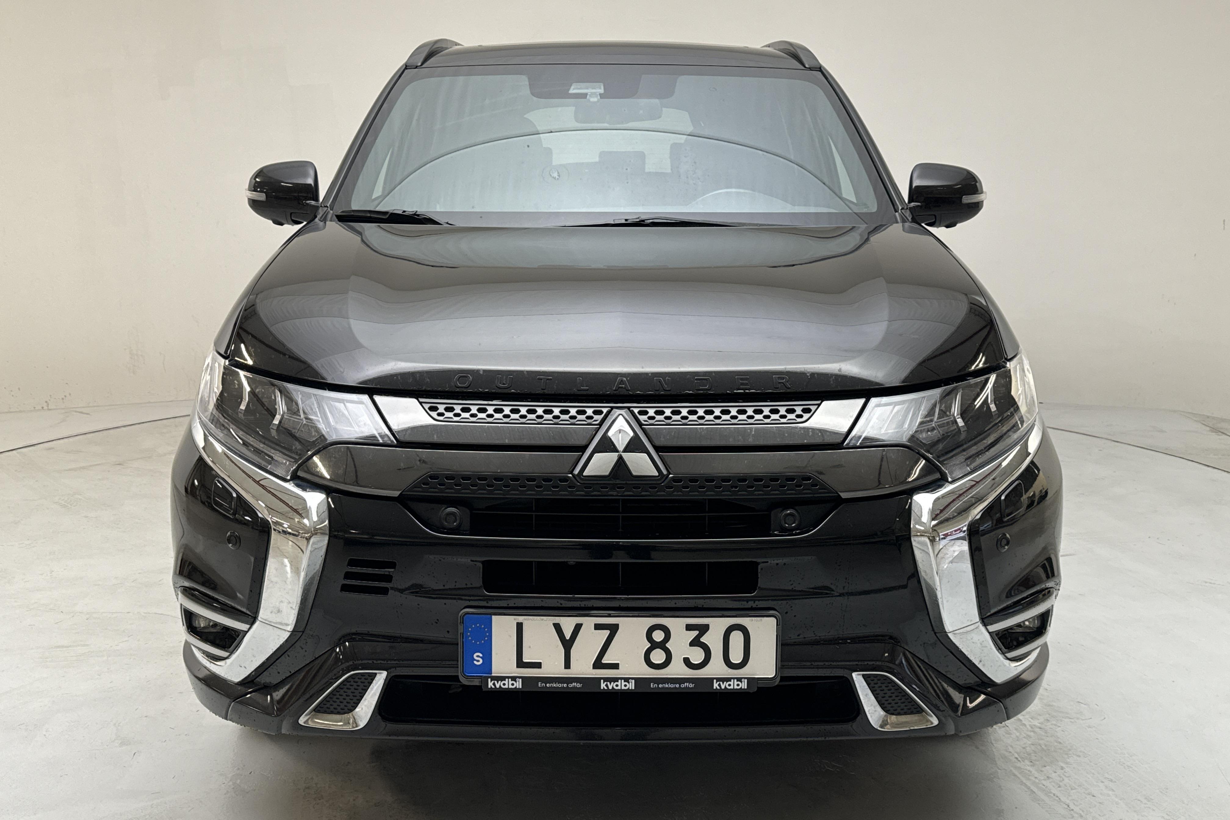 Mitsubishi Outlander 2.4 Plug-in Hybrid 4WD (136hk) - 108 460 km - Automatyczna - czarny - 2020