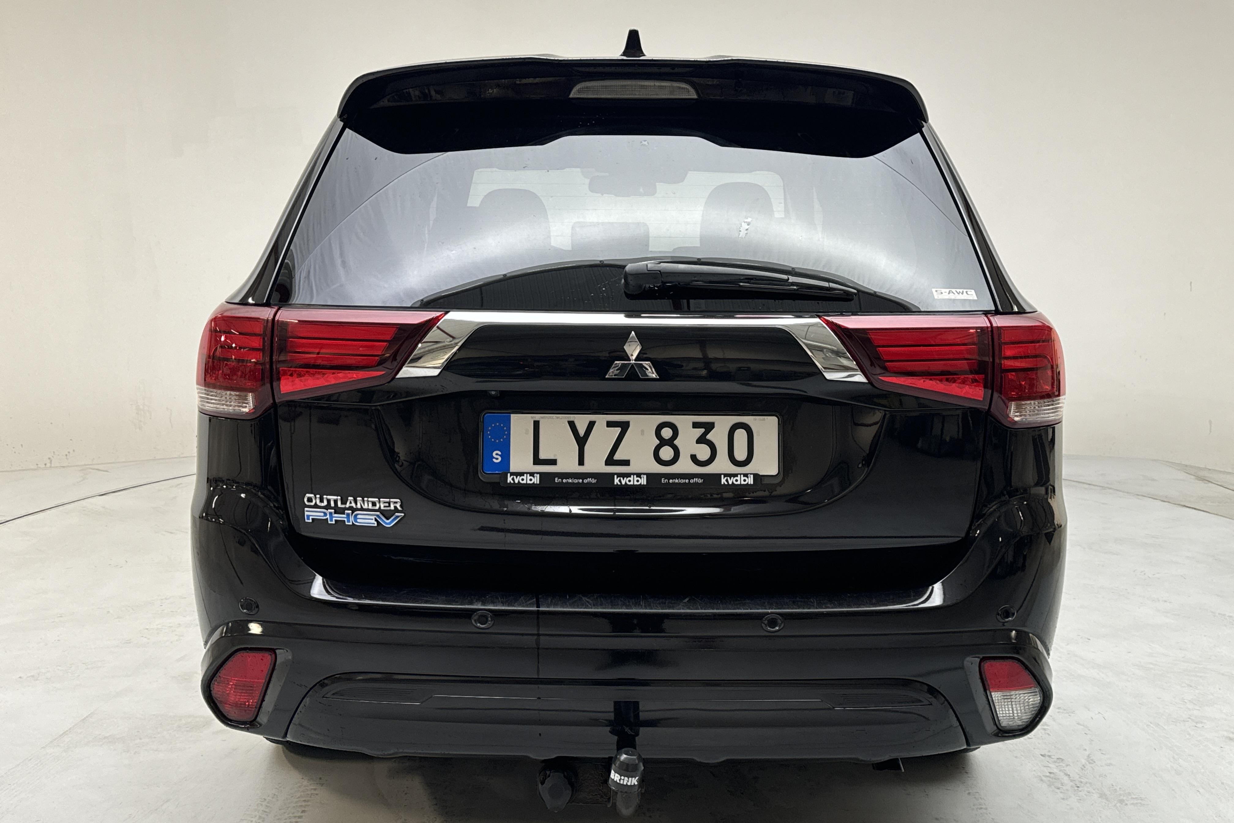 Mitsubishi Outlander 2.4 Plug-in Hybrid 4WD (136hk) - 108 460 km - Automatyczna - czarny - 2020