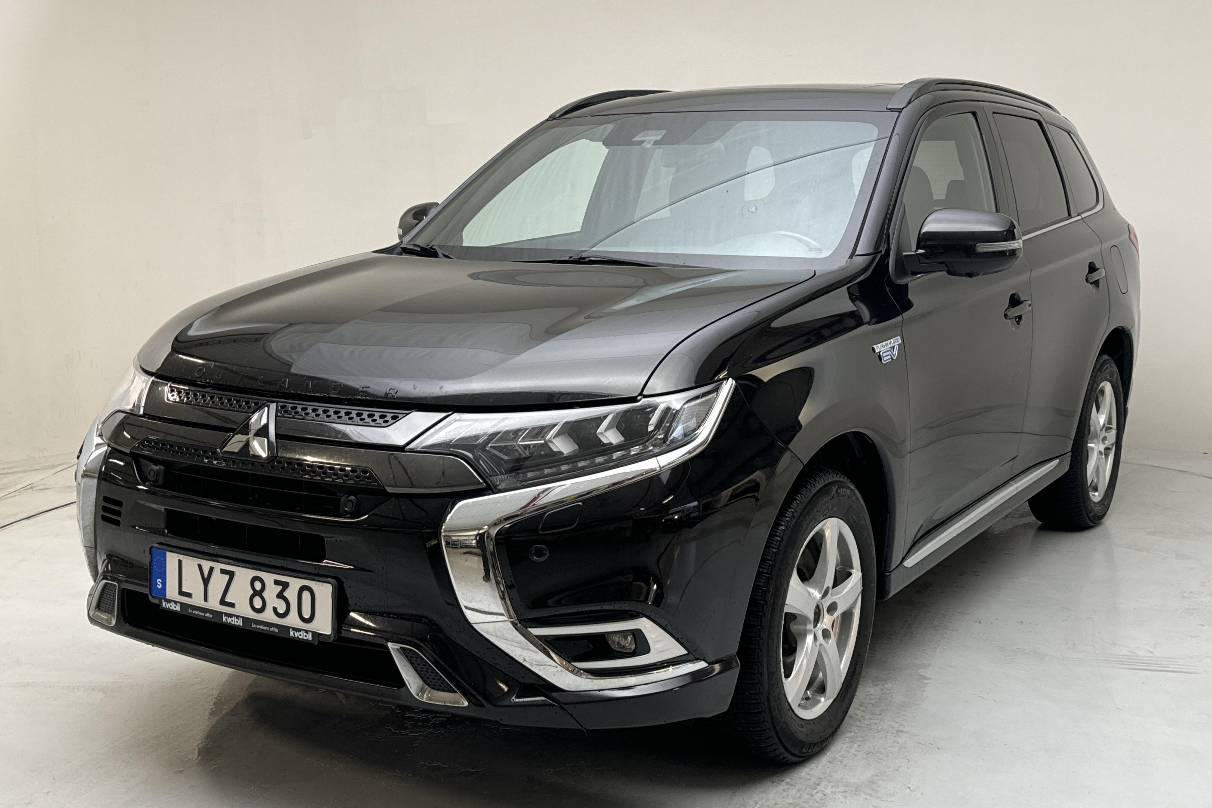 Mitsubishi Outlander 2.4 Plug-in Hybrid 4WD (136hk) - 108 460 km - Automatyczna - czarny - 2020