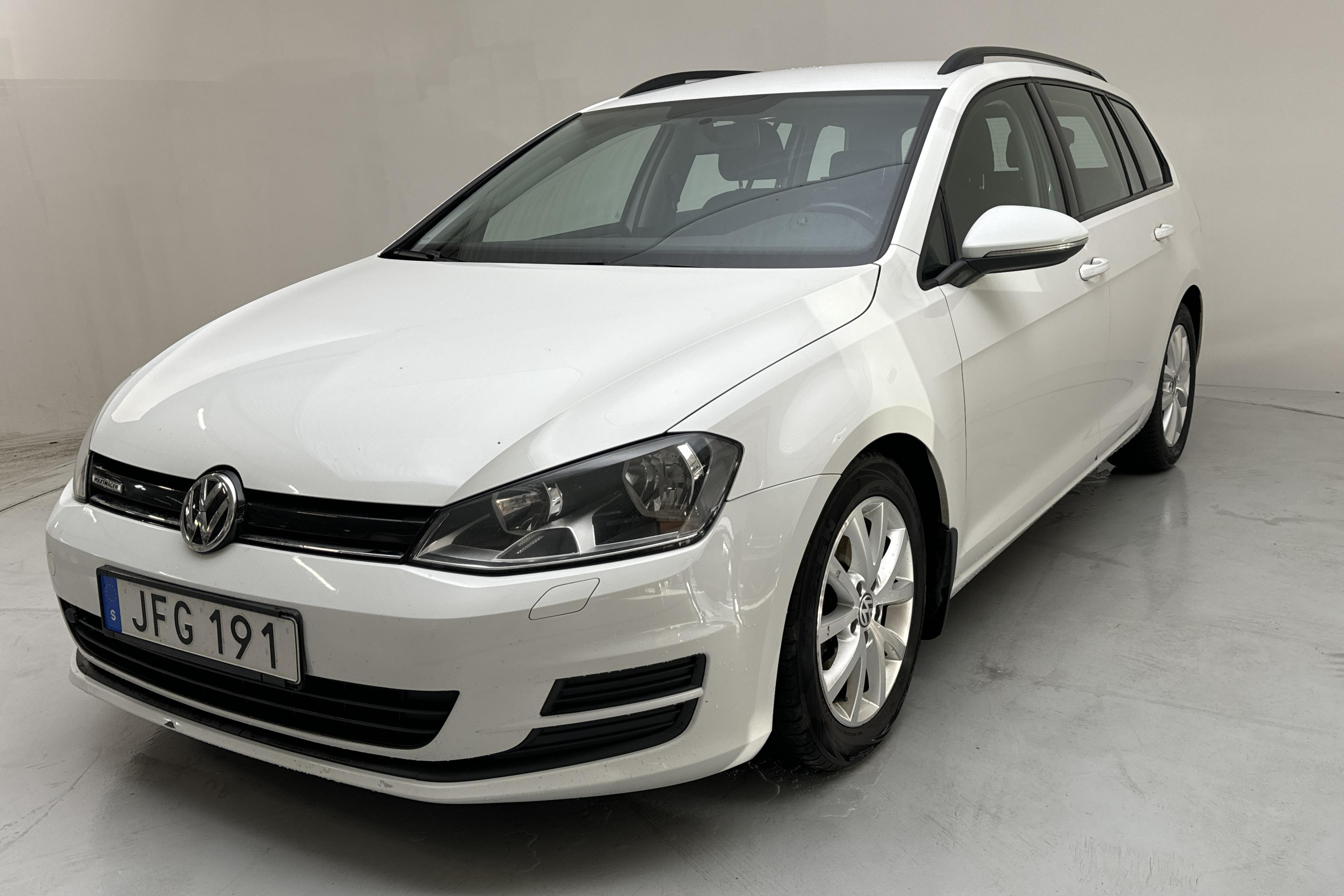 VW Golf VII 1.6 TDI BlueMotion Sportscombi (110hk) - 199 370 km - Manualna - biały - 2015