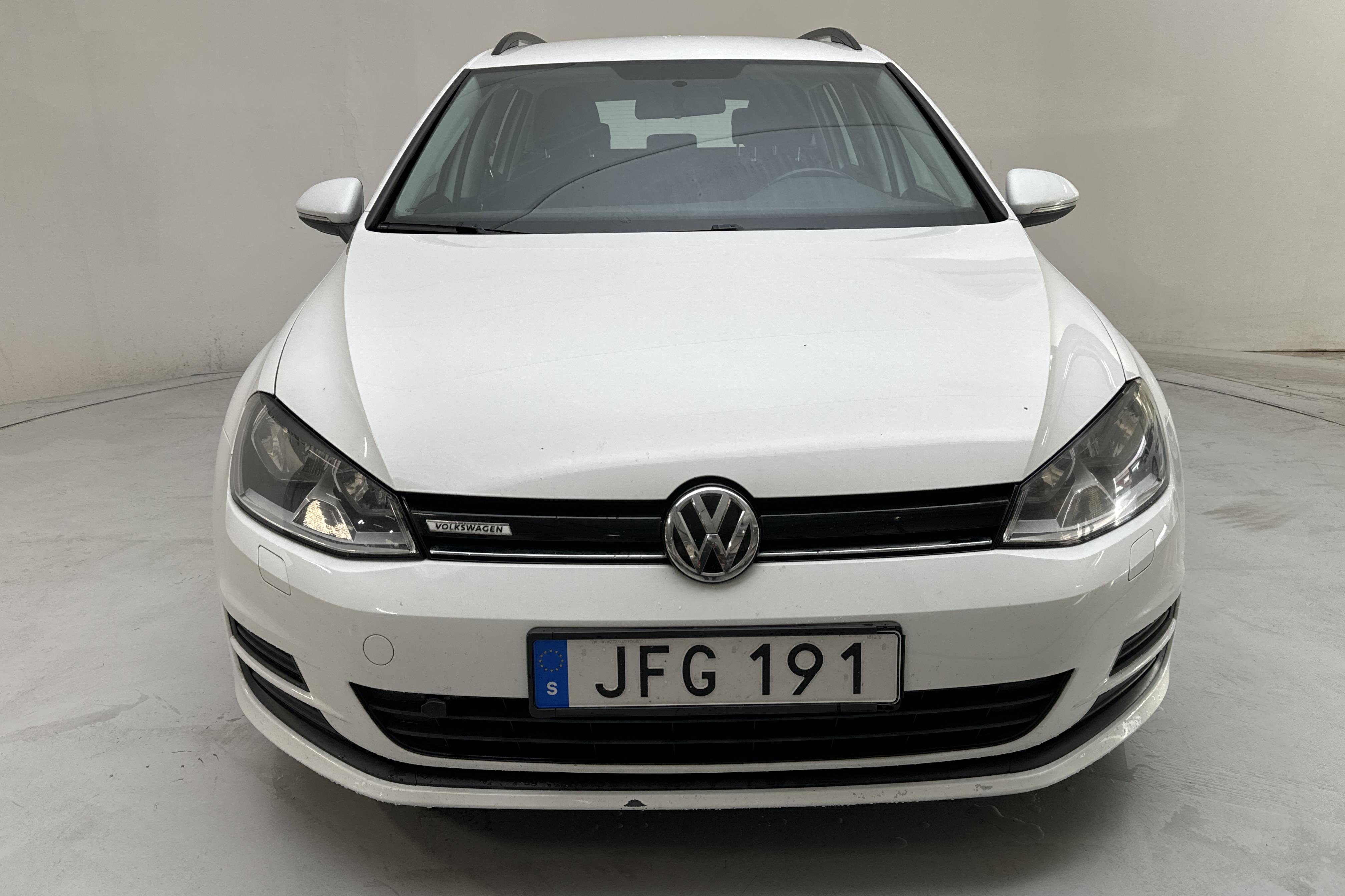 VW Golf VII 1.6 TDI BlueMotion Sportscombi (110hk) - 199 370 km - Manualna - biały - 2015