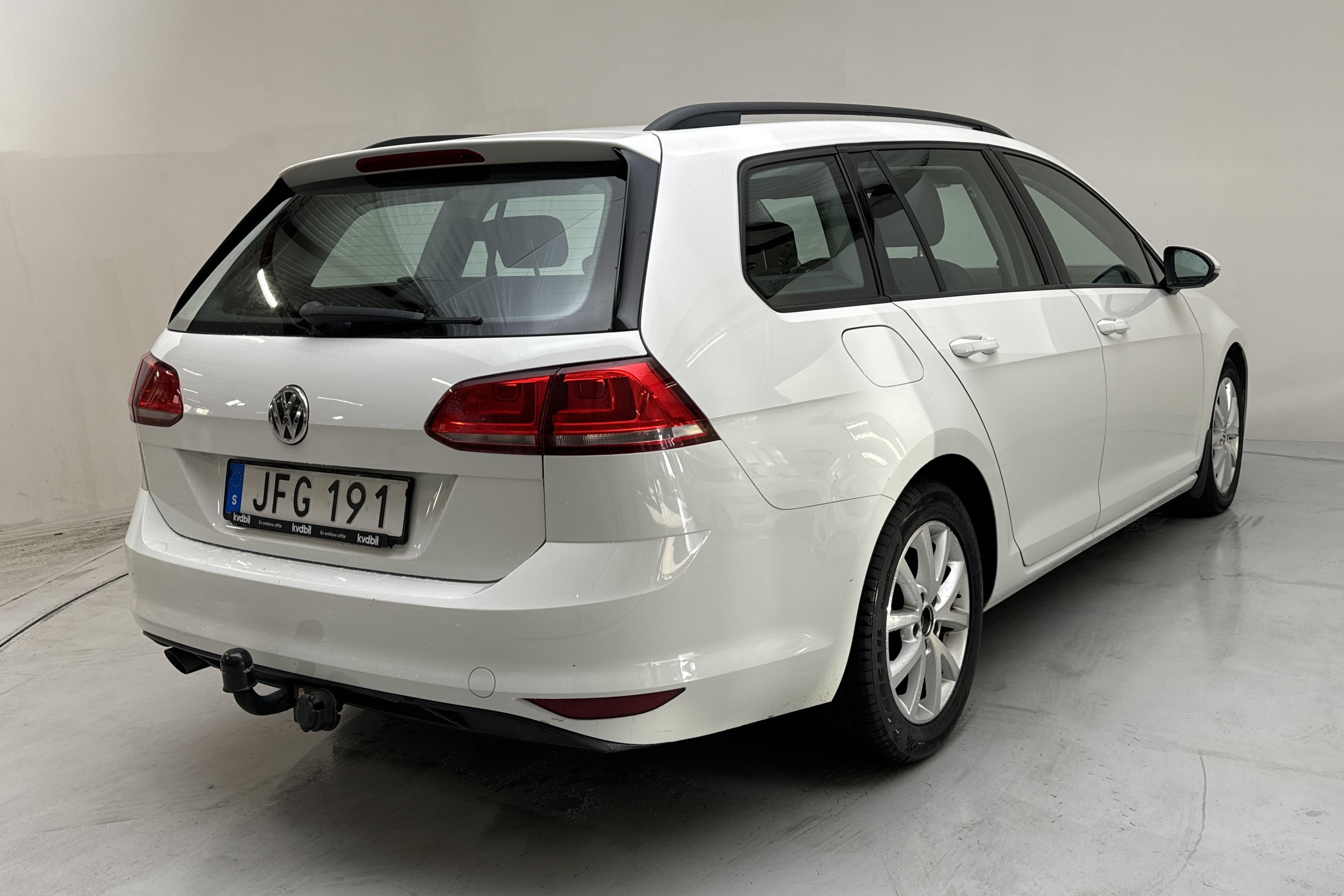 VW Golf VII 1.6 TDI BlueMotion Sportscombi (110hk) - 199 370 km - Manualna - biały - 2015