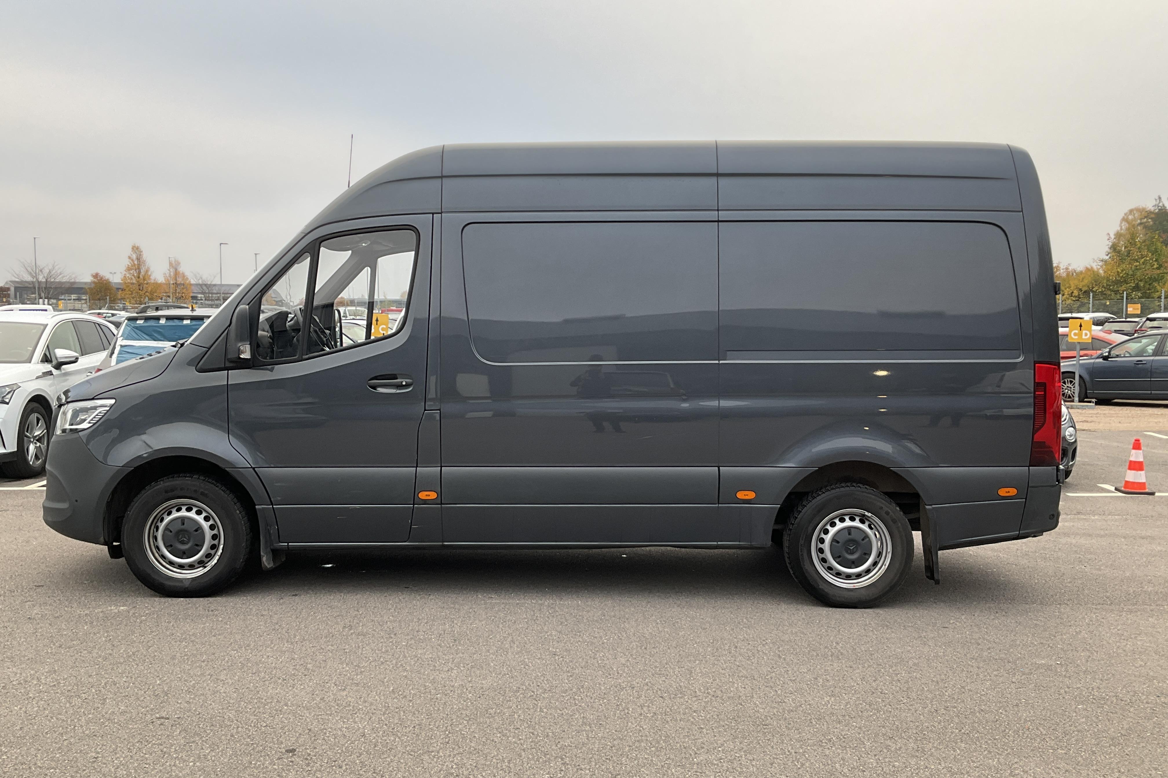 Mercedes Sprinter 317 CDI Skåp RWD (170hk) - 91 640 km - Automaatne - Dark Grey - 2022