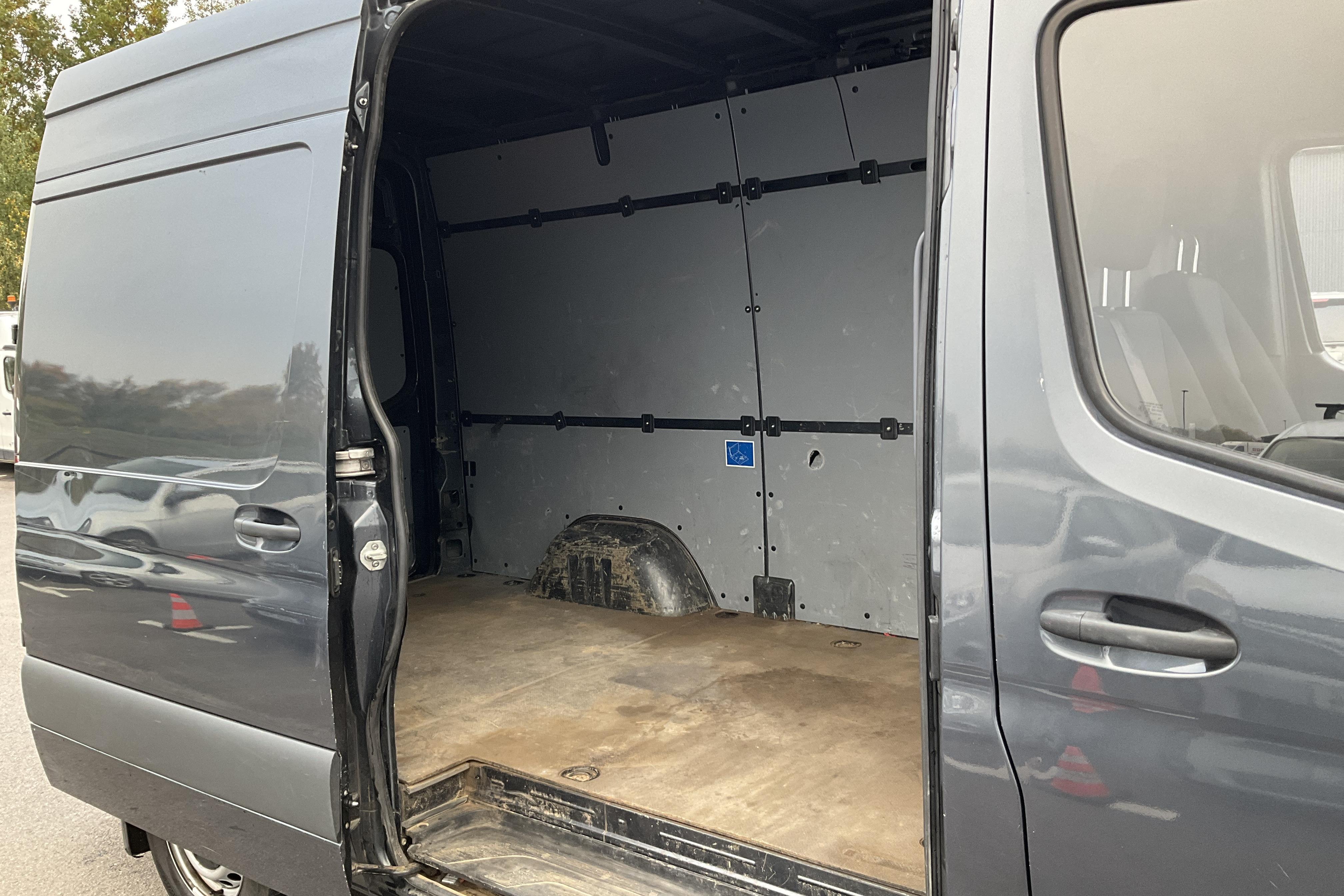 Mercedes Sprinter 317 CDI Skåp RWD (170hk) - 91 640 km - Automaatne - Dark Grey - 2022