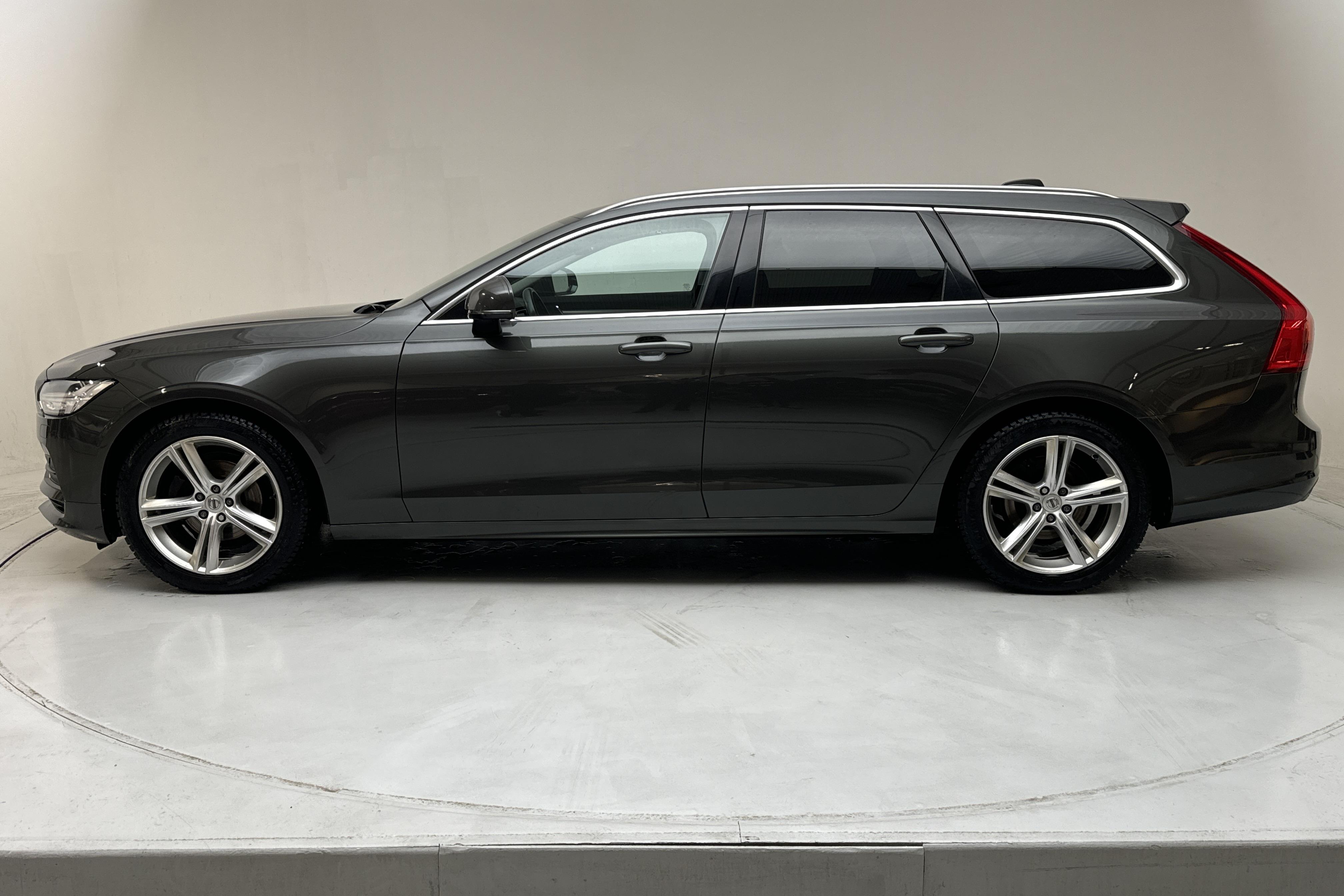 Volvo V90 D4 (190hk) - 141 810 km - Automaatne - Dark Grey - 2019