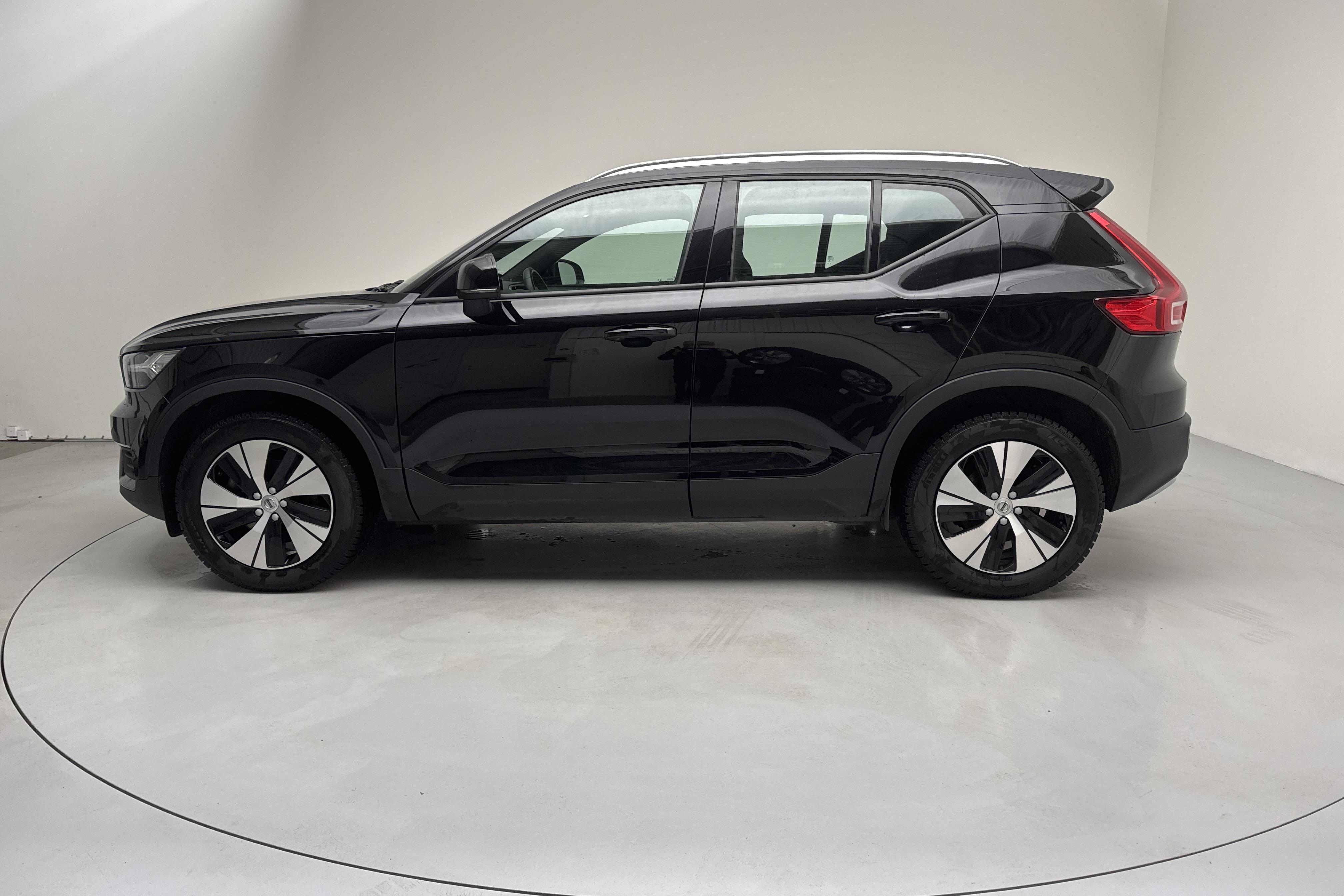 Volvo XC40 B4 2WD (197hk) - 83 030 km - Automaattinen - musta - 2022