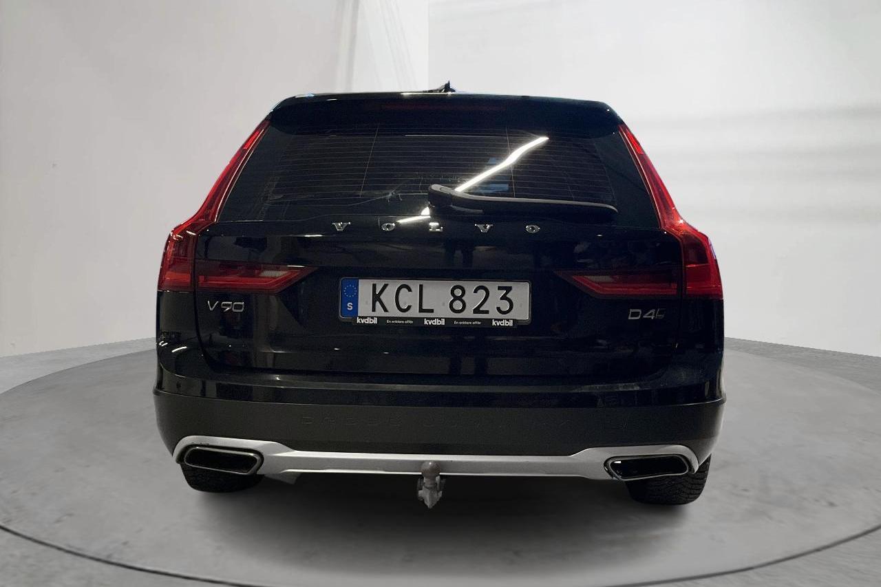 Volvo V90 D4 Cross Country AWD (190hk) - 252 130 km - Automaatne - must - 2019