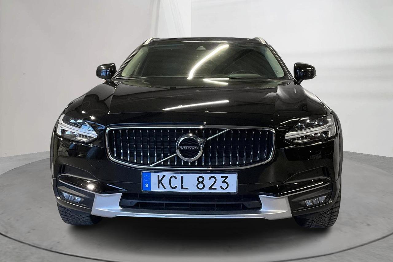 Volvo V90 D4 Cross Country AWD (190hk) - 252 130 km - Automaatne - must - 2019