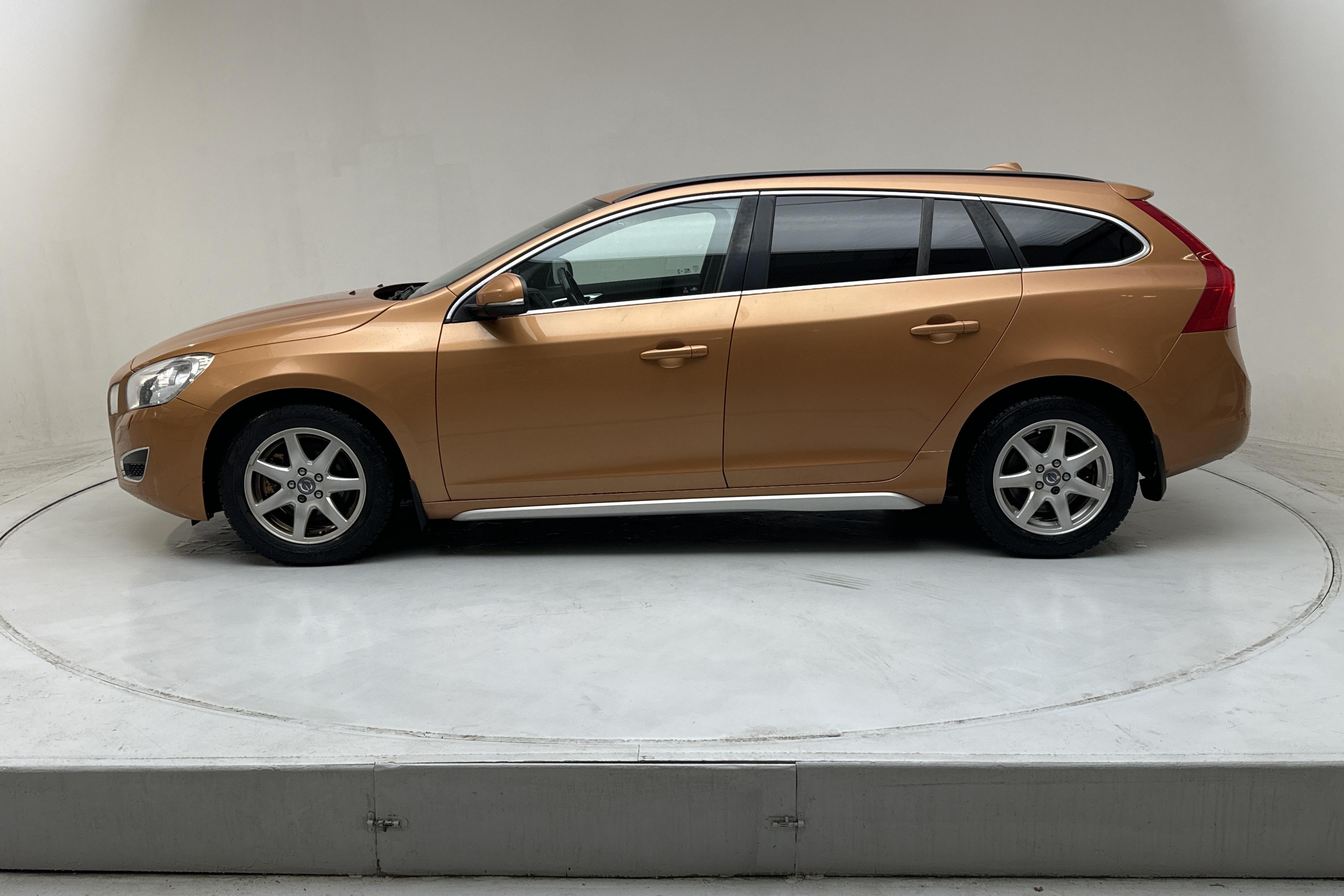 Volvo V60 1.6D DRIVe (115hk) - 176 330 km - Manualna - brązowy - 2012