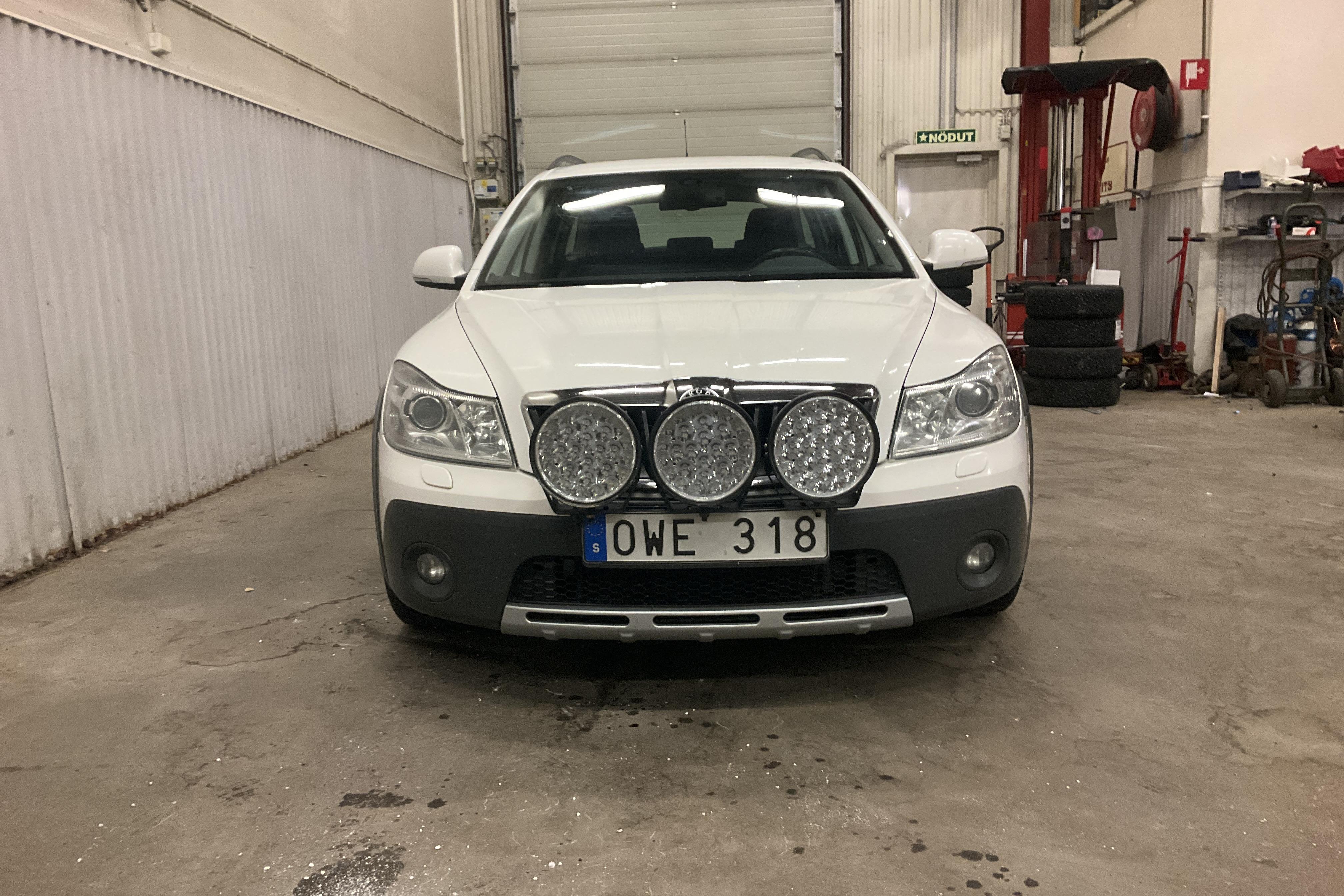 Skoda Octavia Scout II 2.0 TDI 4X4 (140hk) - 192 310 km - Käsitsi - valge - 2013