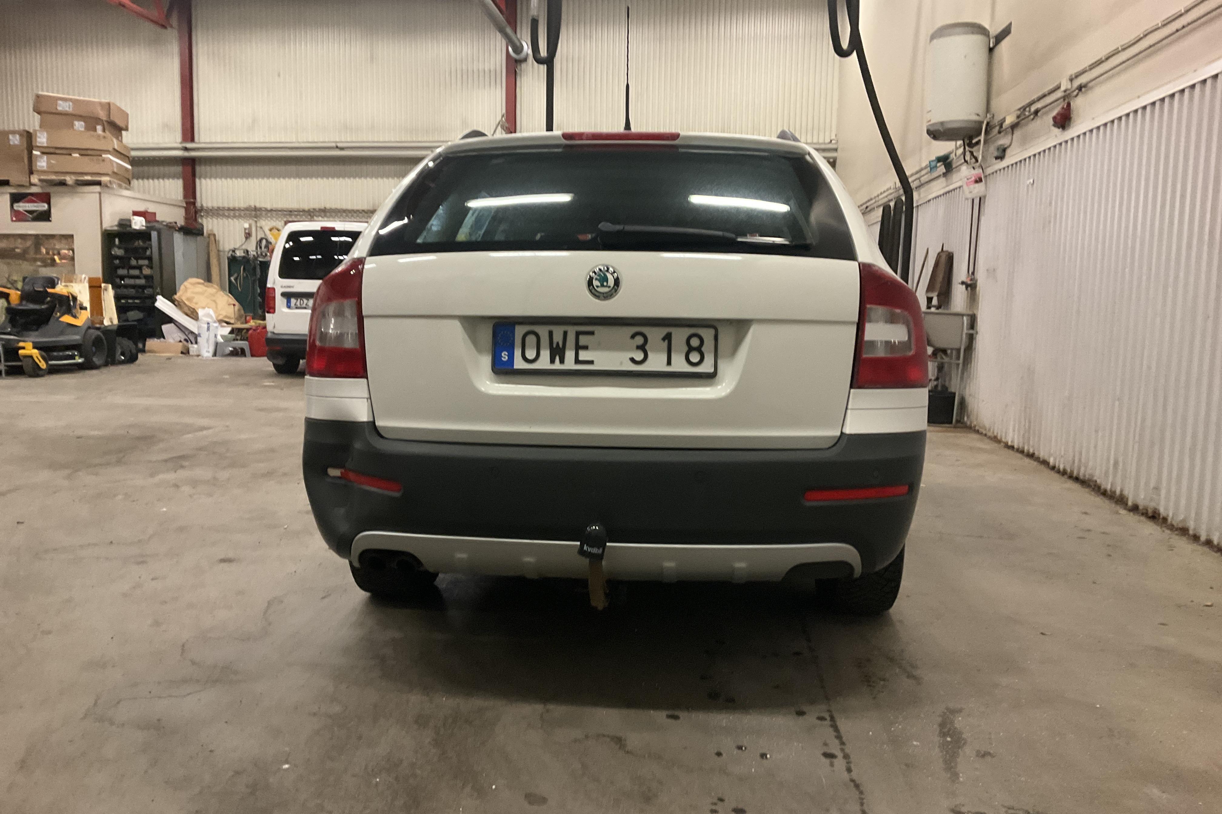 Skoda Octavia Scout II 2.0 TDI 4X4 (140hk) - 192 310 km - Käsitsi - valge - 2013