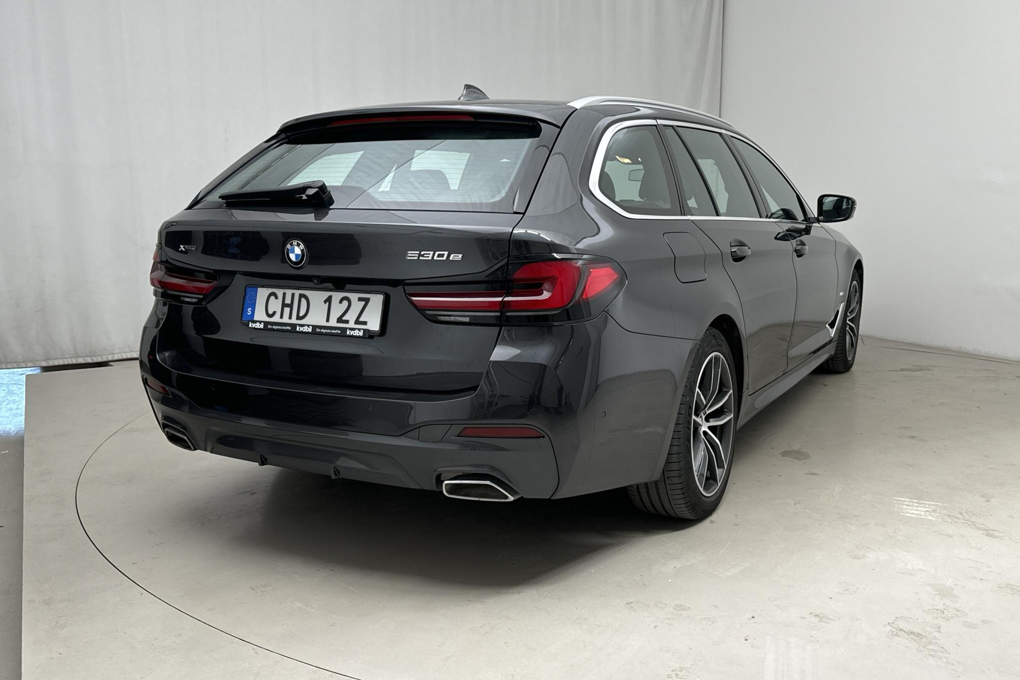 BMW 530e xDrive Touring, G31 12kWh LCI (292hk) - 64 070 km - Automatic - gray - 2021