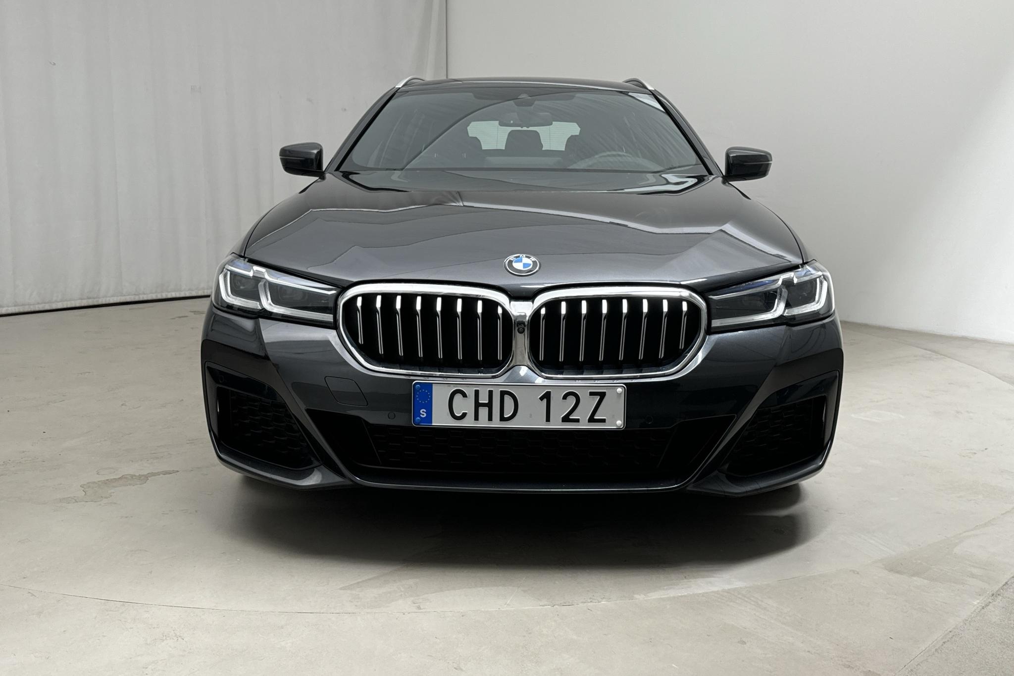 BMW 530e xDrive Touring, G31 12kWh LCI (292hk) - 64 070 km - Automatyczna - szary - 2021