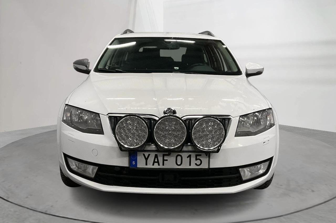 Skoda Octavia III 1.6 TDI Combi 4X4 (110hk) - 186 510 km - Manualna - biały - 2016