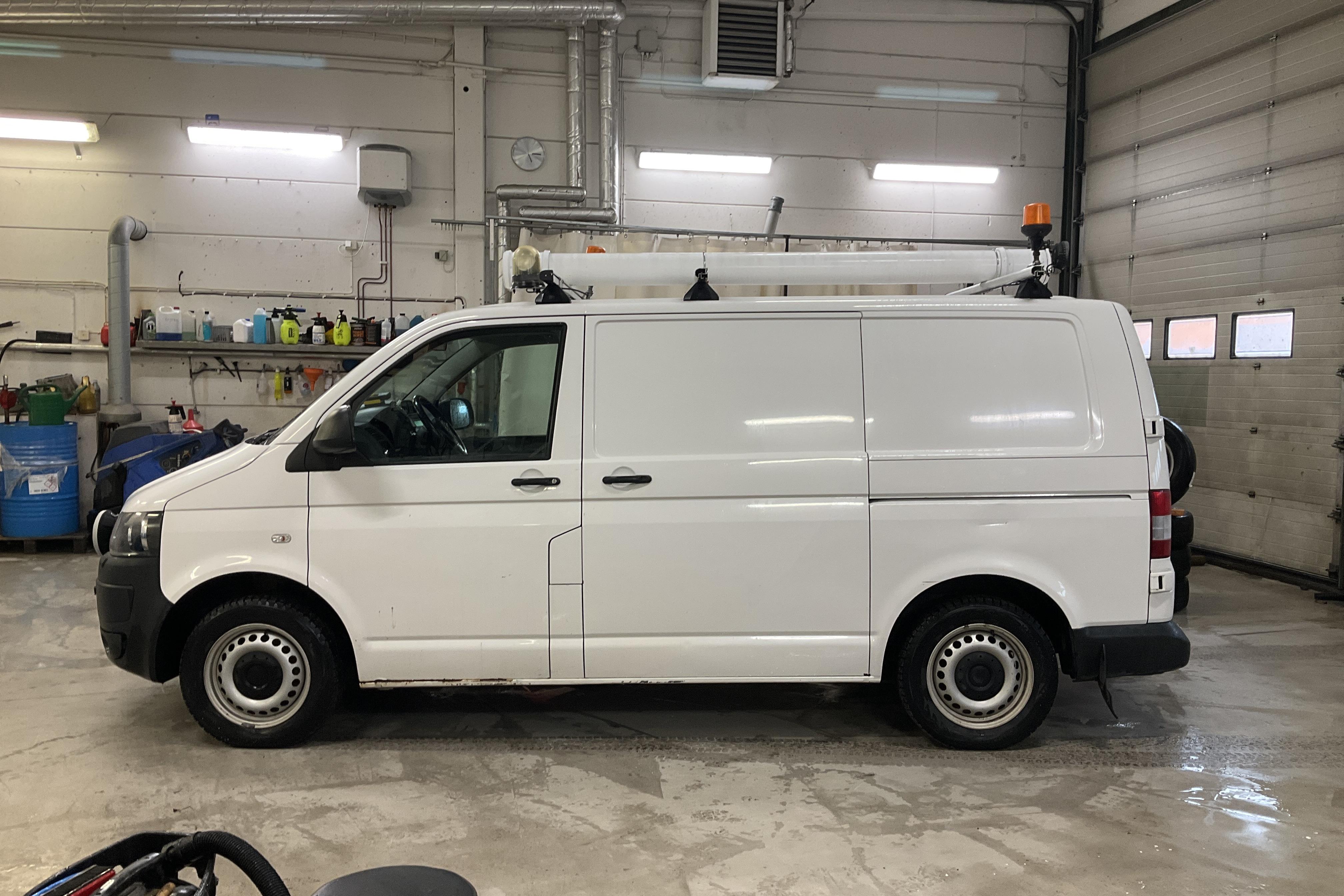 VW Transporter T5 2.0 TDI 4MOTION (140hk) - 173 700 km - Manuaalinen - valkoinen - 2015