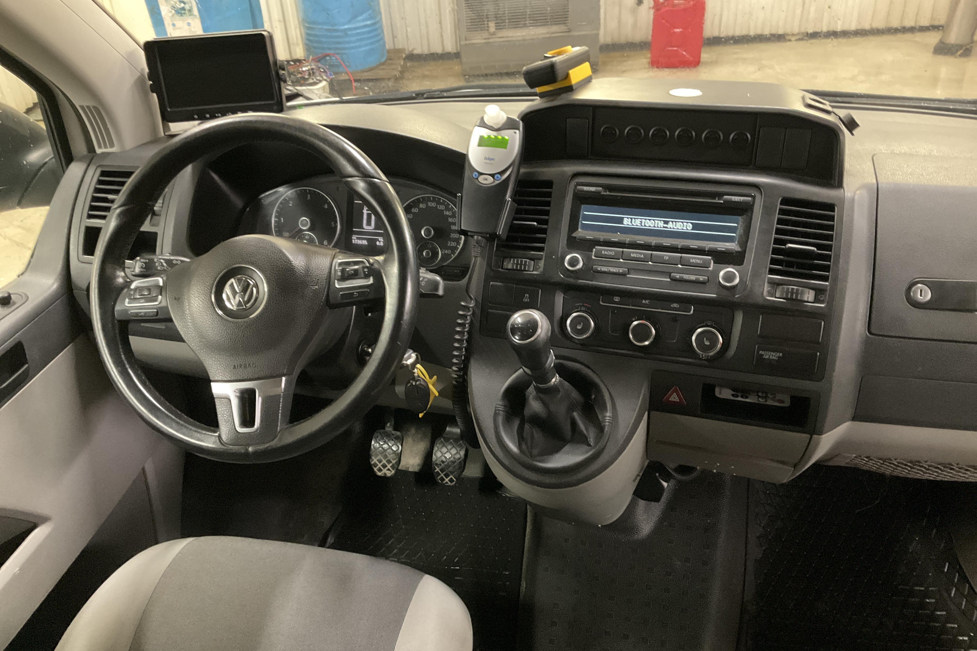 VW Transporter T5 2.0 TDI 4MOTION (140hk) - 173 700 km - Manuaalinen - valkoinen - 2015