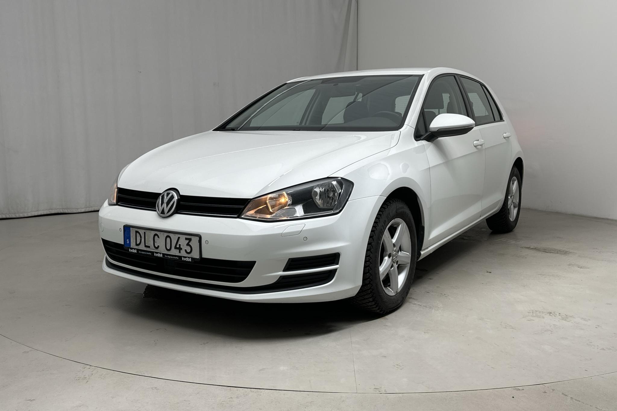 VW Golf VII 1.2 TSI 5dr (105hk) - 131 090 km - Automatyczna - biały - 2015