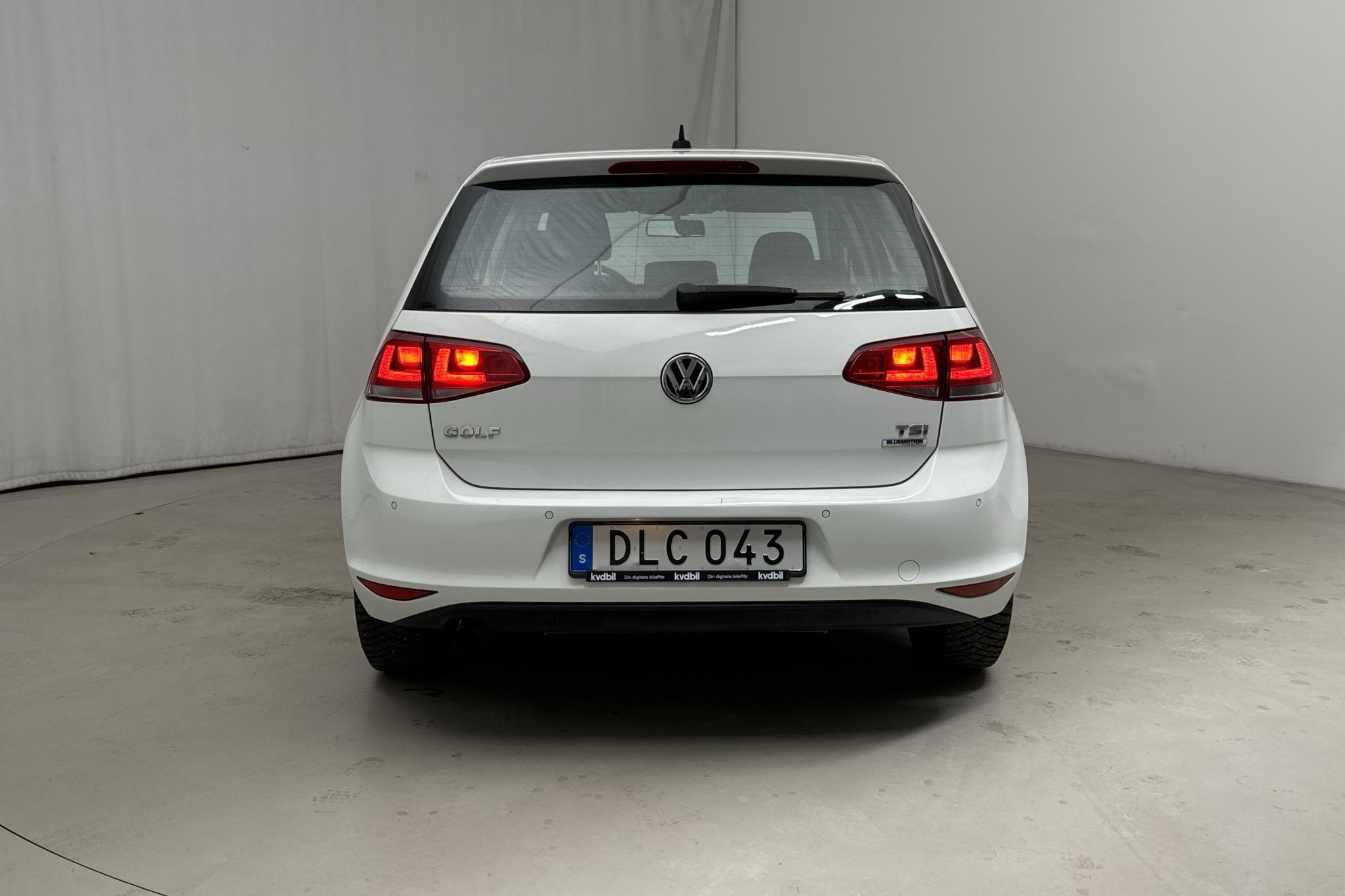 VW Golf VII 1.2 TSI 5dr (105hk) - 131 090 km - Automatyczna - biały - 2015