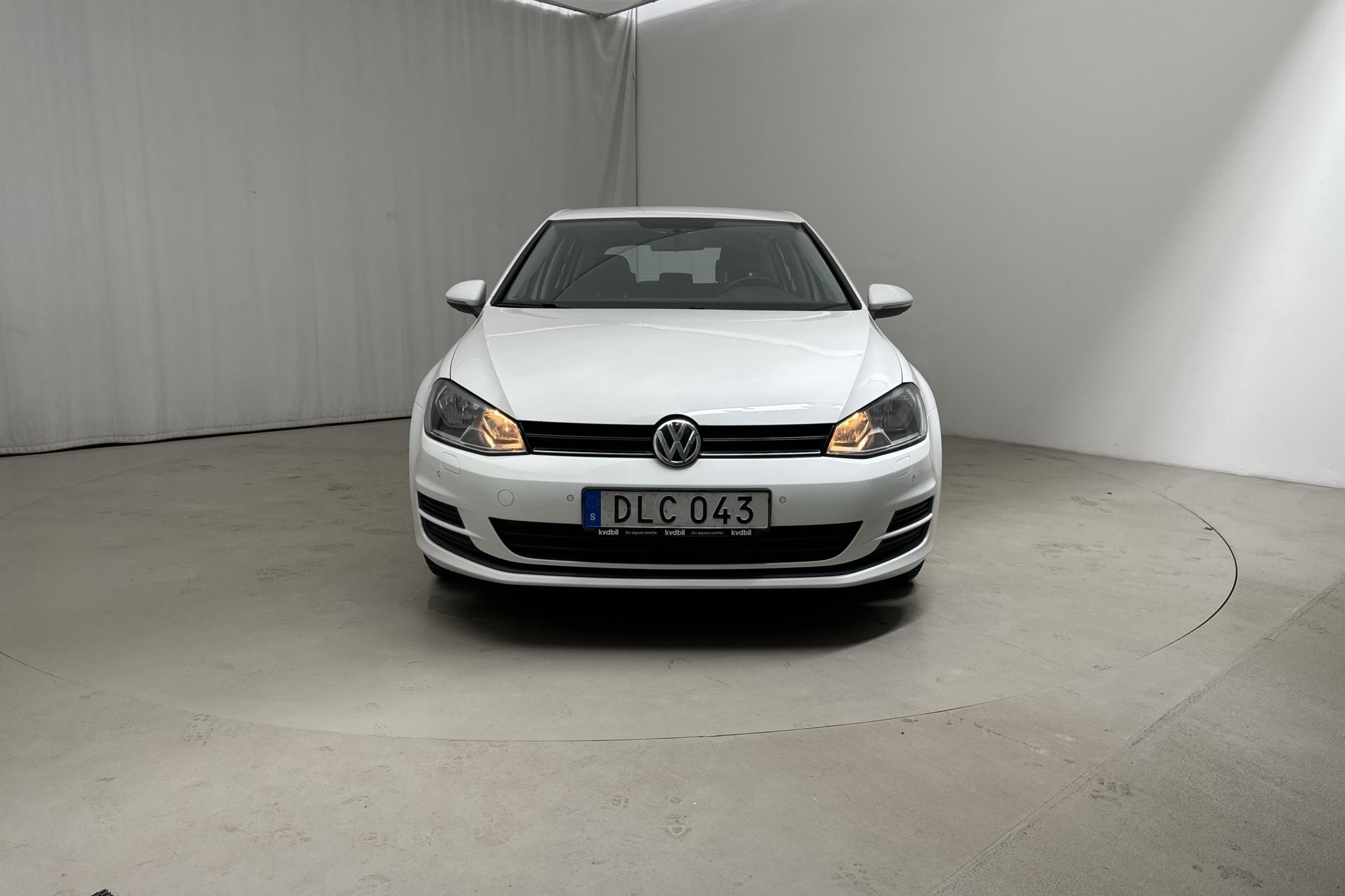 VW Golf VII 1.2 TSI 5dr (105hk) - 131 090 km - Automatyczna - biały - 2015