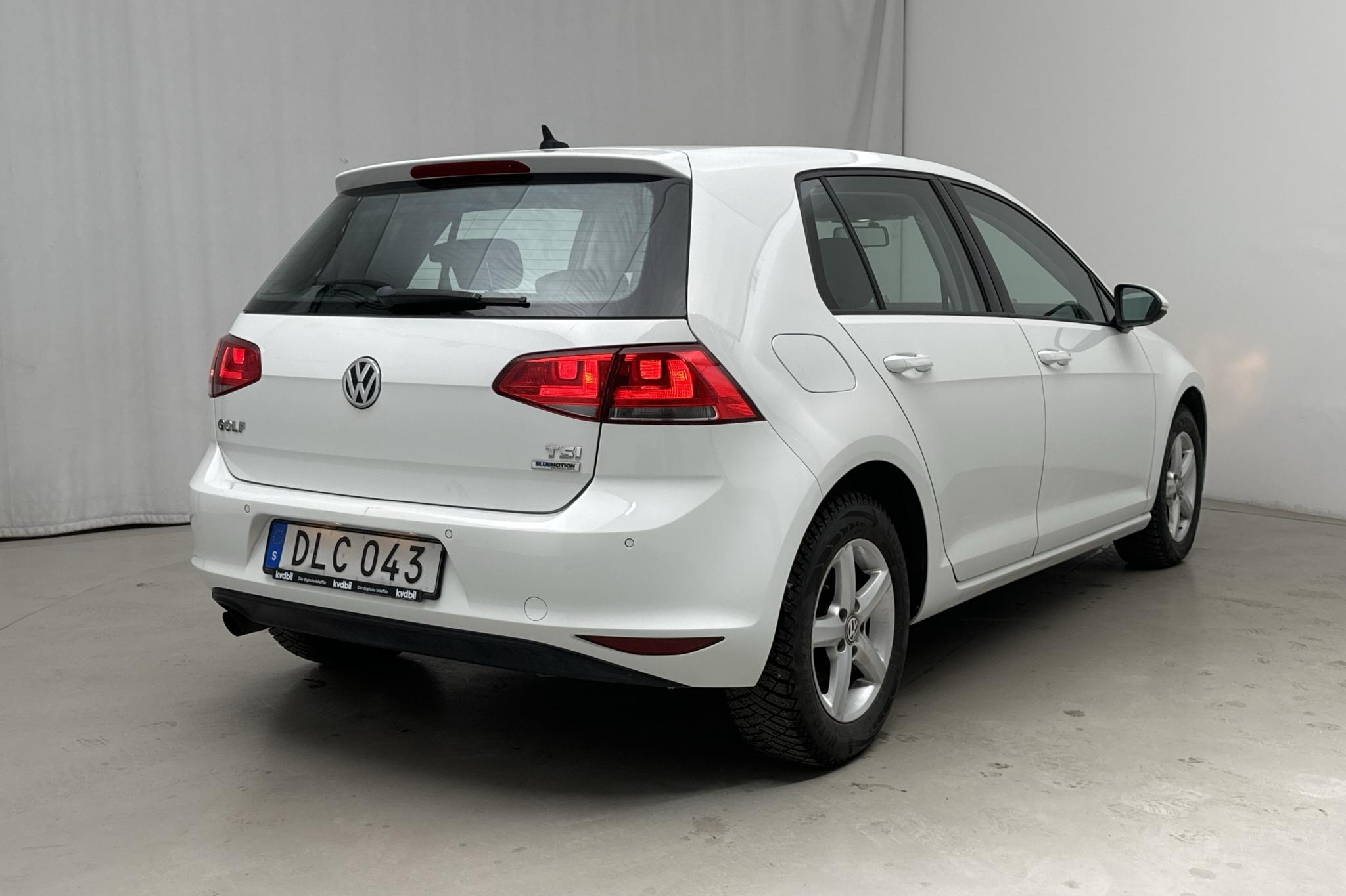 VW Golf VII 1.2 TSI 5dr (105hk) - 131 090 km - Automatyczna - biały - 2015