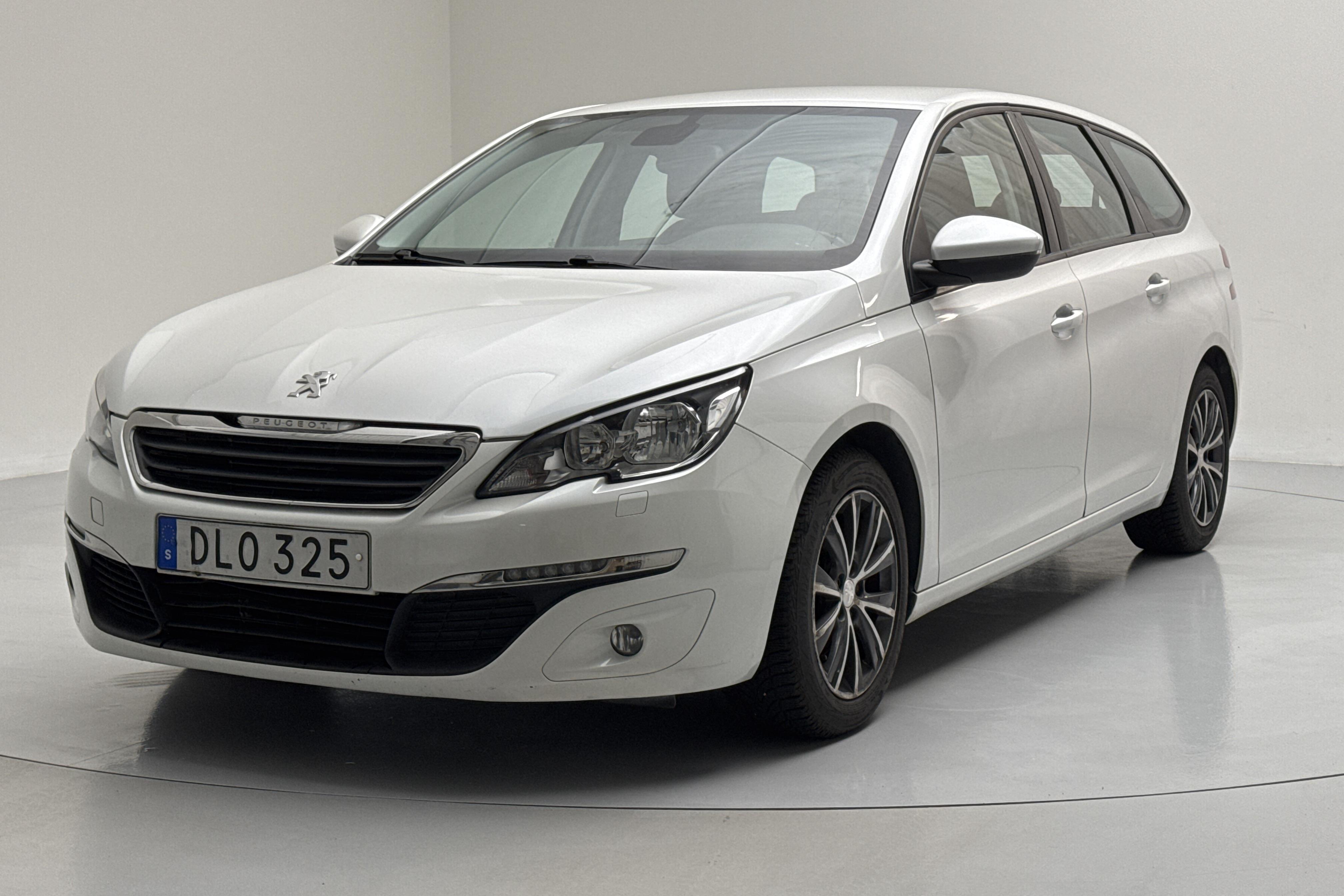 Peugeot 308 SW BlueHDi (120hk) - 17 146 mil - Manuell - vit - 2015