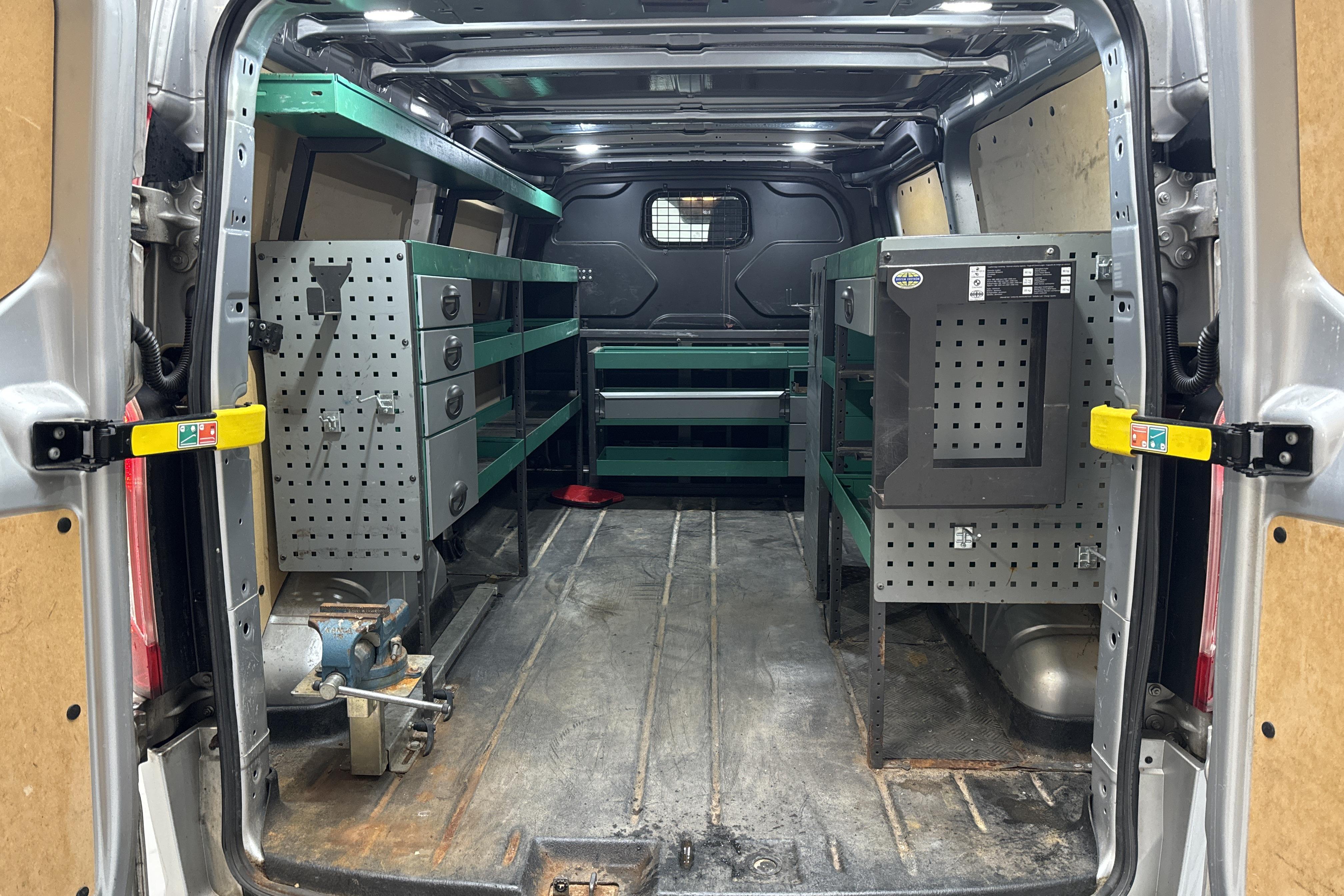 Ford Transit Custom 300 (130hk) - 196 220 km - Manualna - szary - 2018