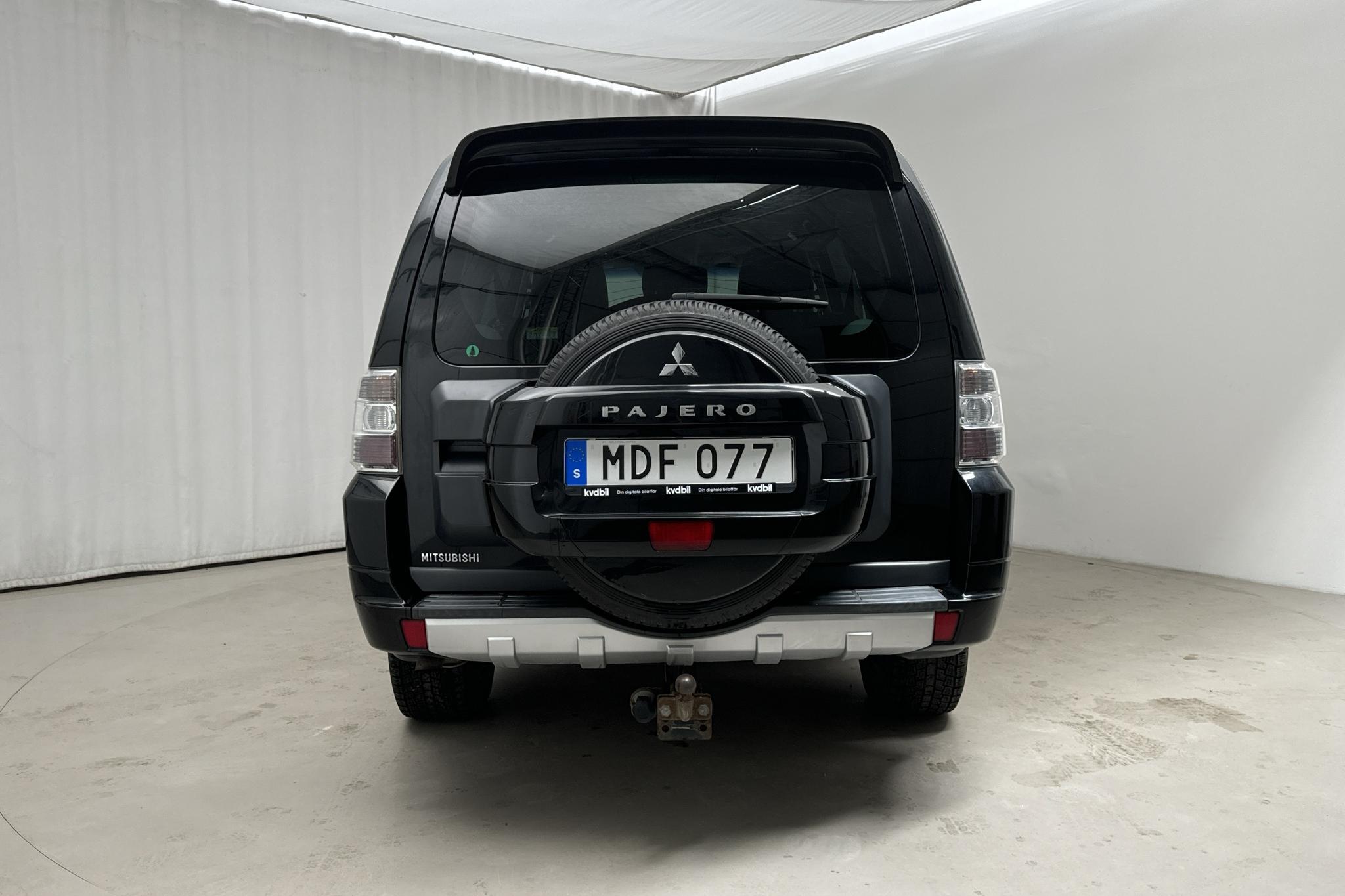 Mitsubishi Pajero Wagon 3.2 DI-D (200hk) - 223 170 km - Automatyczna - czarny - 2012