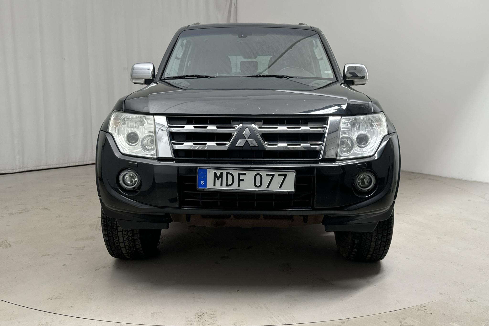 Mitsubishi Pajero Wagon 3.2 DI-D (200hk) - 223 170 km - Automatyczna - czarny - 2012