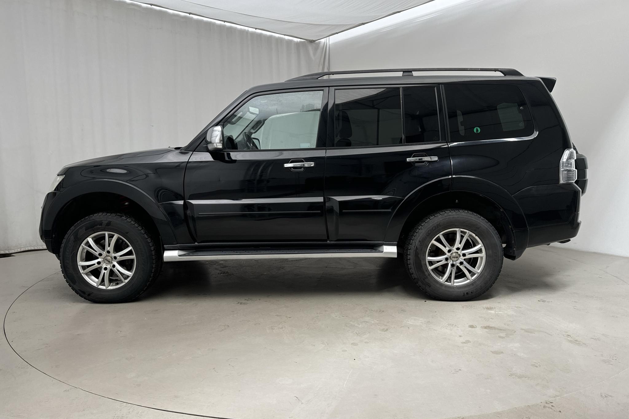 Mitsubishi Pajero Wagon 3.2 DI-D (200hk) - 223 170 km - Automatyczna - czarny - 2012