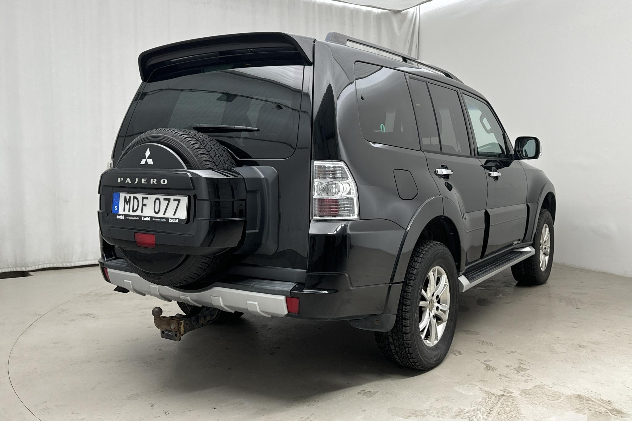 Mitsubishi Pajero Wagon 3.2 DI-D (200hk) - 223 170 km - Automatyczna - czarny - 2012