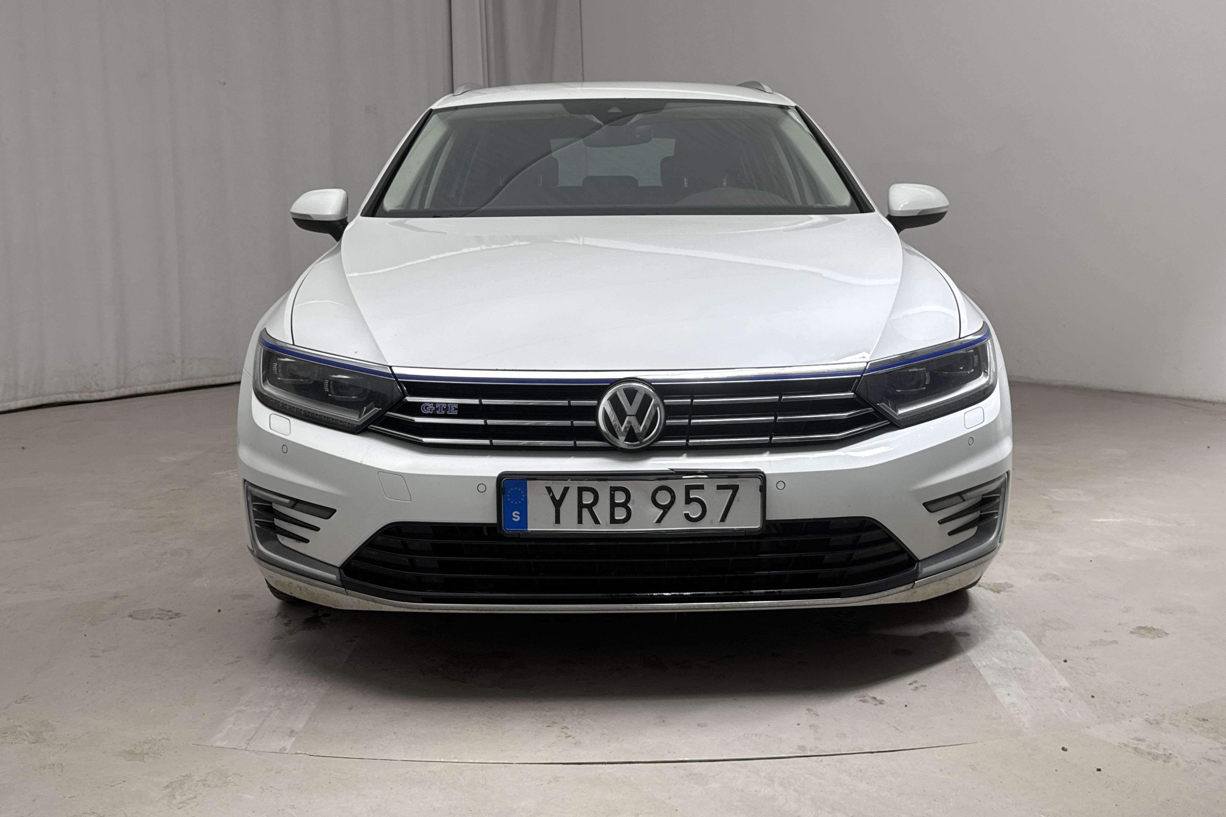 VW Passat 1.4 Plug-in-Hybrid Sportscombi (218hk) - 180 430 km - Automaattinen - valkoinen - 2019