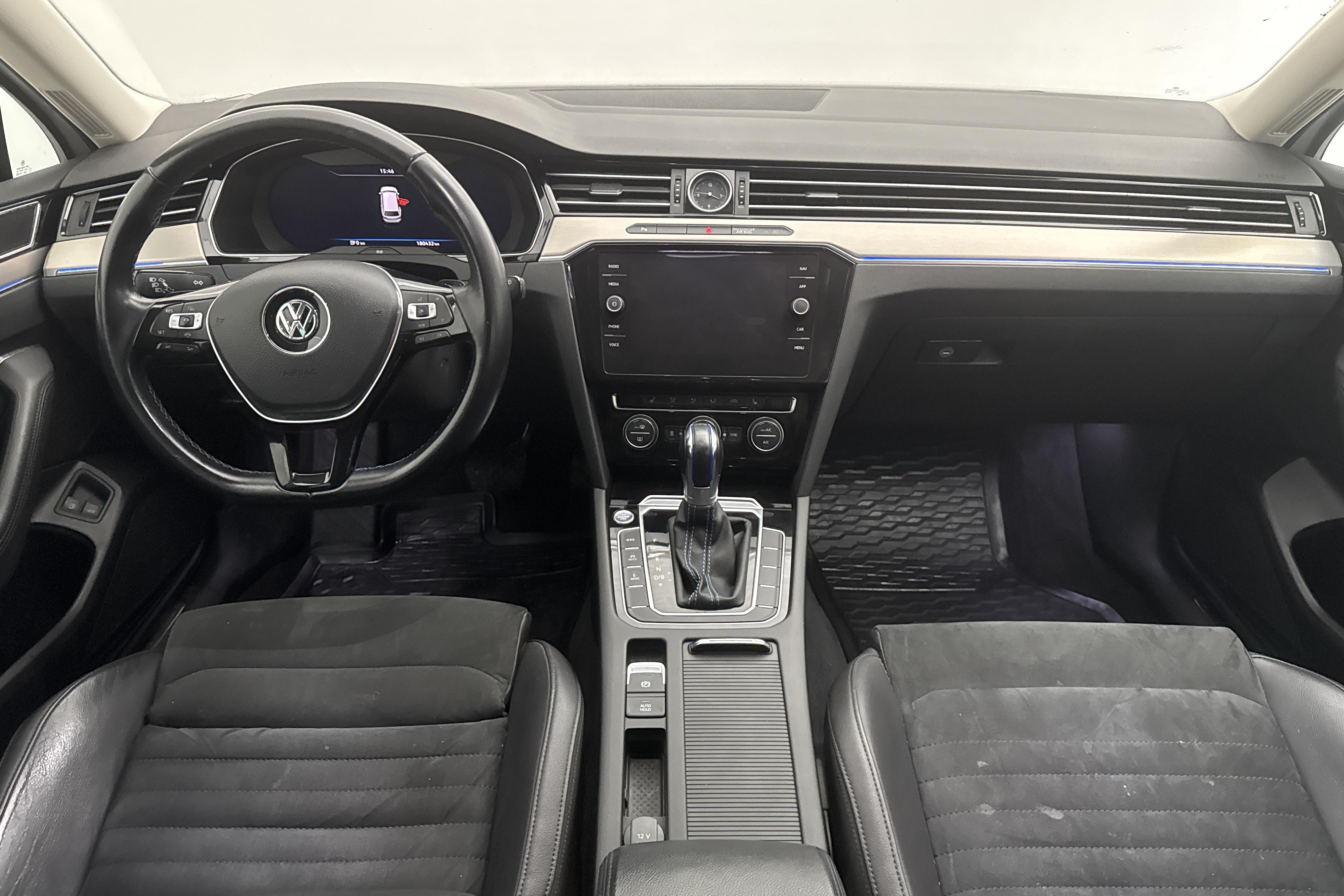 VW Passat 1.4 Plug-in-Hybrid Sportscombi (218hk) - 180 430 km - Automaattinen - valkoinen - 2019