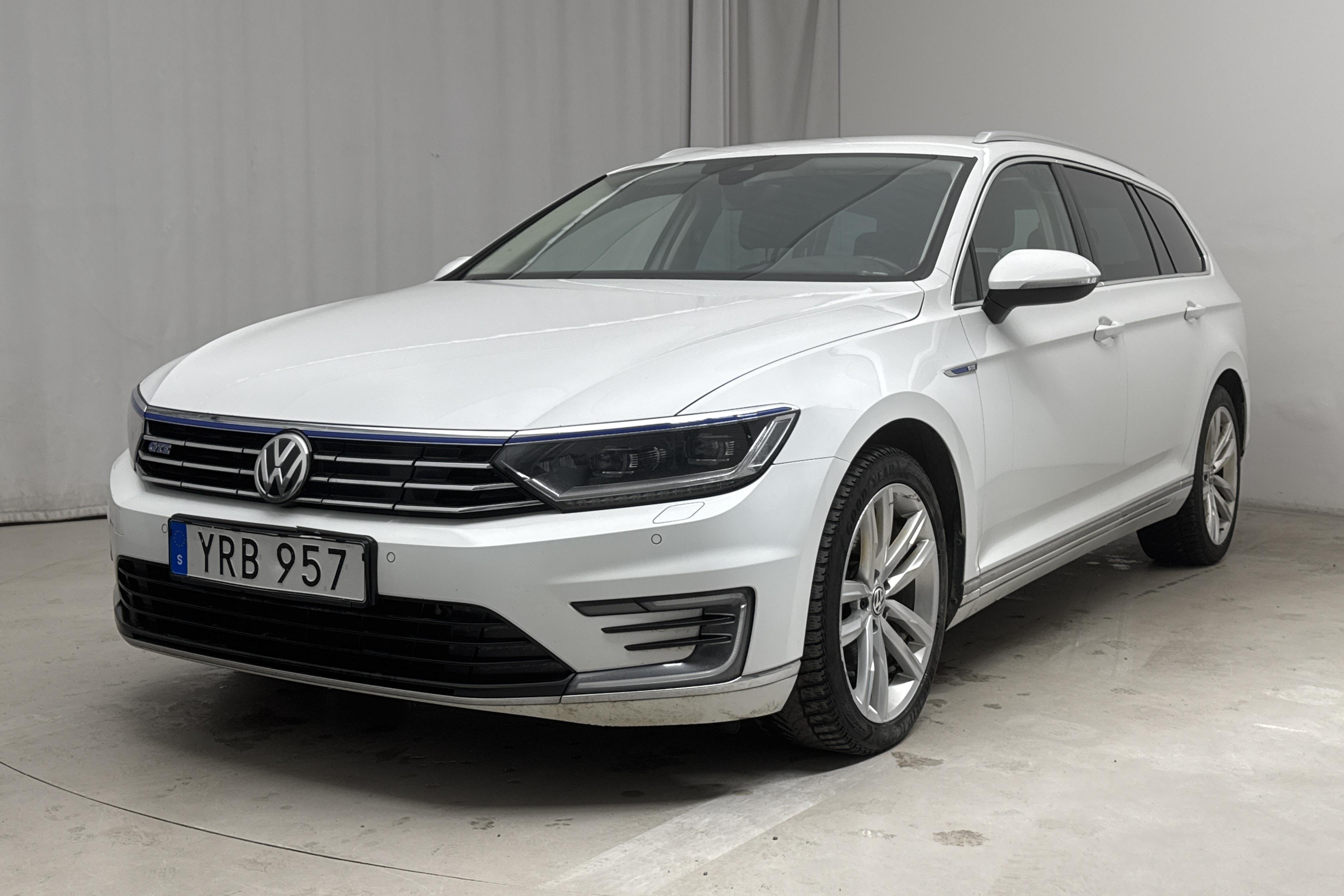 VW Passat 1.4 Plug-in-Hybrid Sportscombi (218hk) - 180 430 km - Automaattinen - valkoinen - 2019