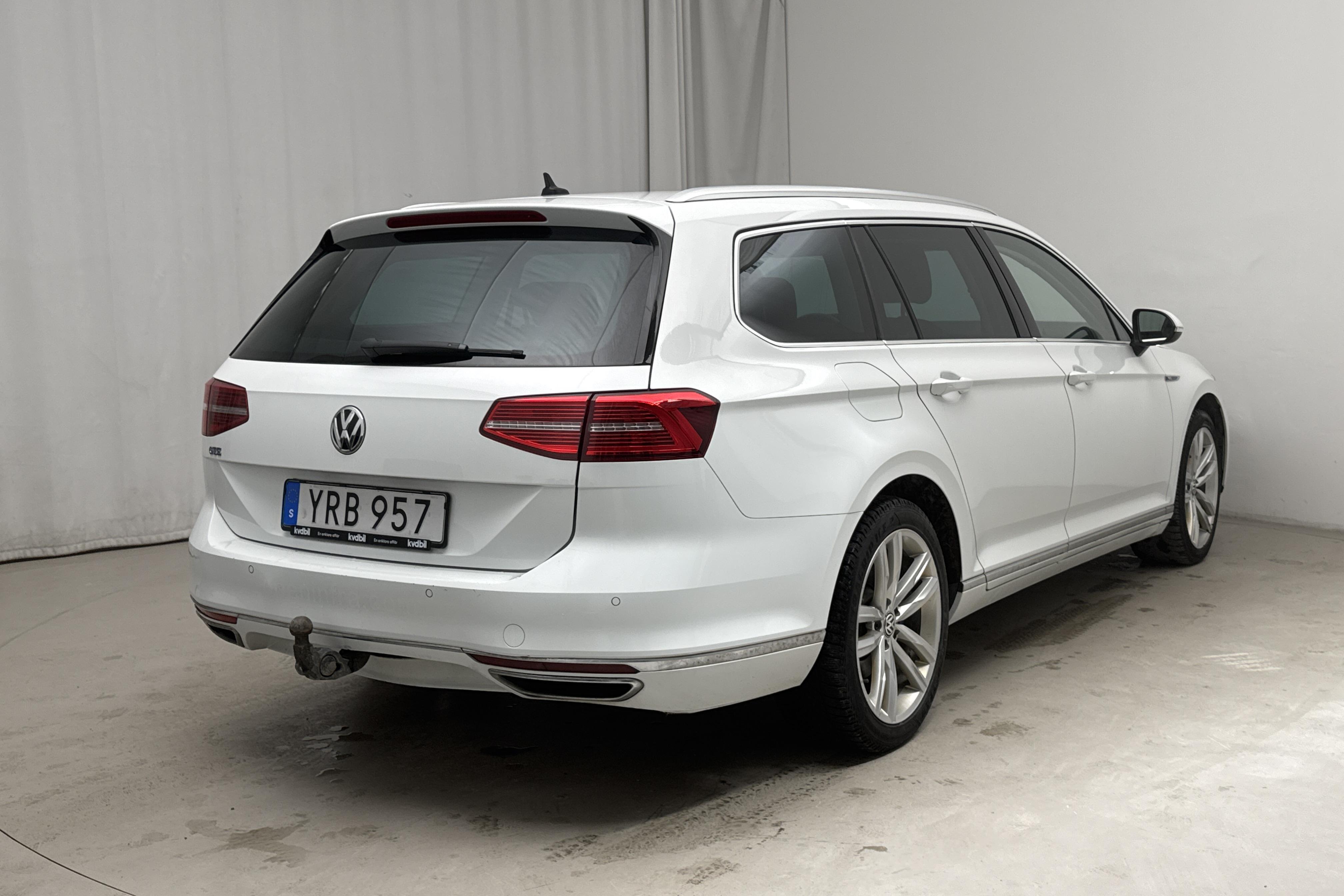 VW Passat 1.4 Plug-in-Hybrid Sportscombi (218hk) - 180 430 km - Automaattinen - valkoinen - 2019