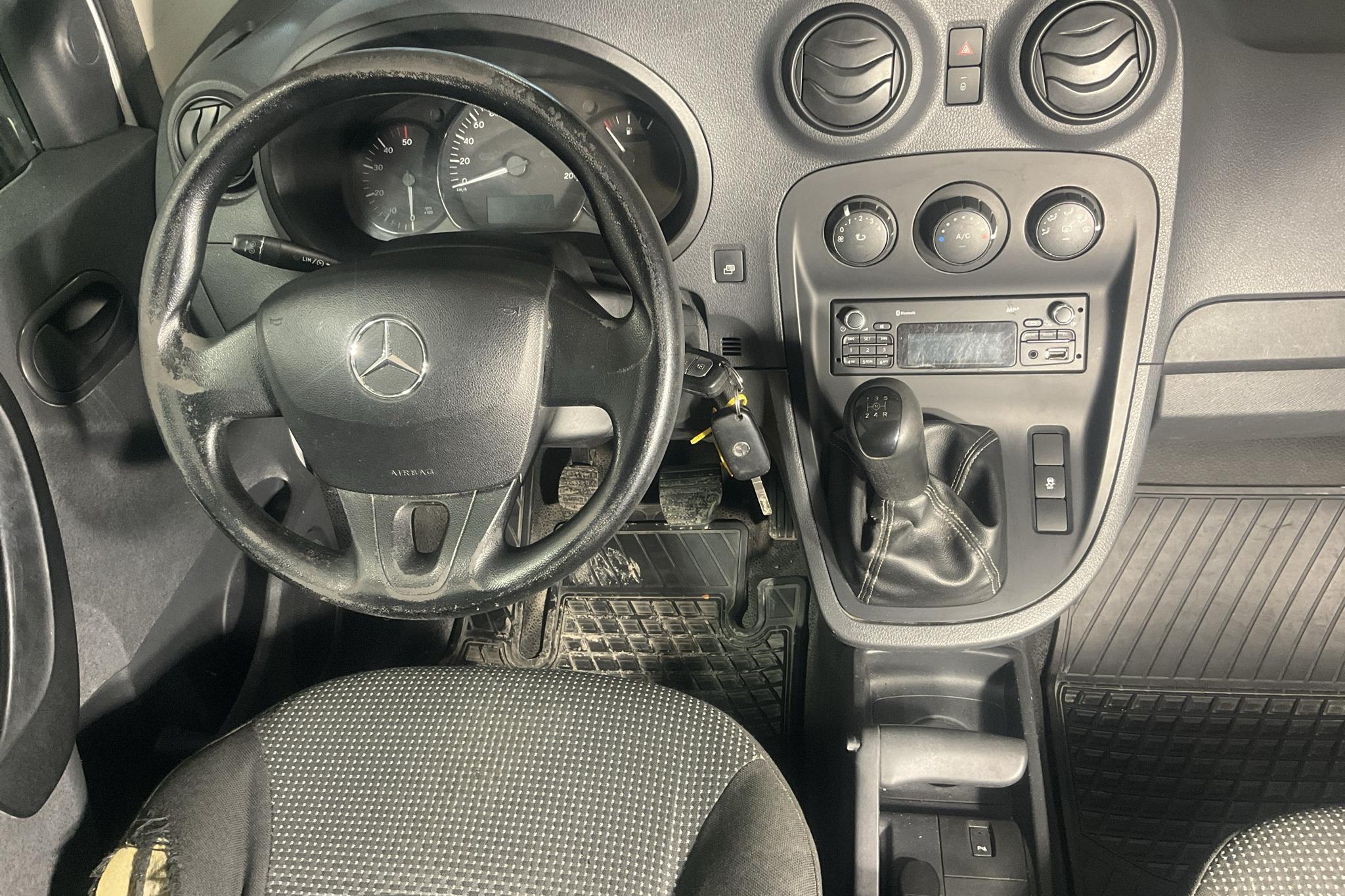 Mercedes Citan 109 1.5 CDI (90hk) - 198 770 km - Käsitsi - valge - 2013