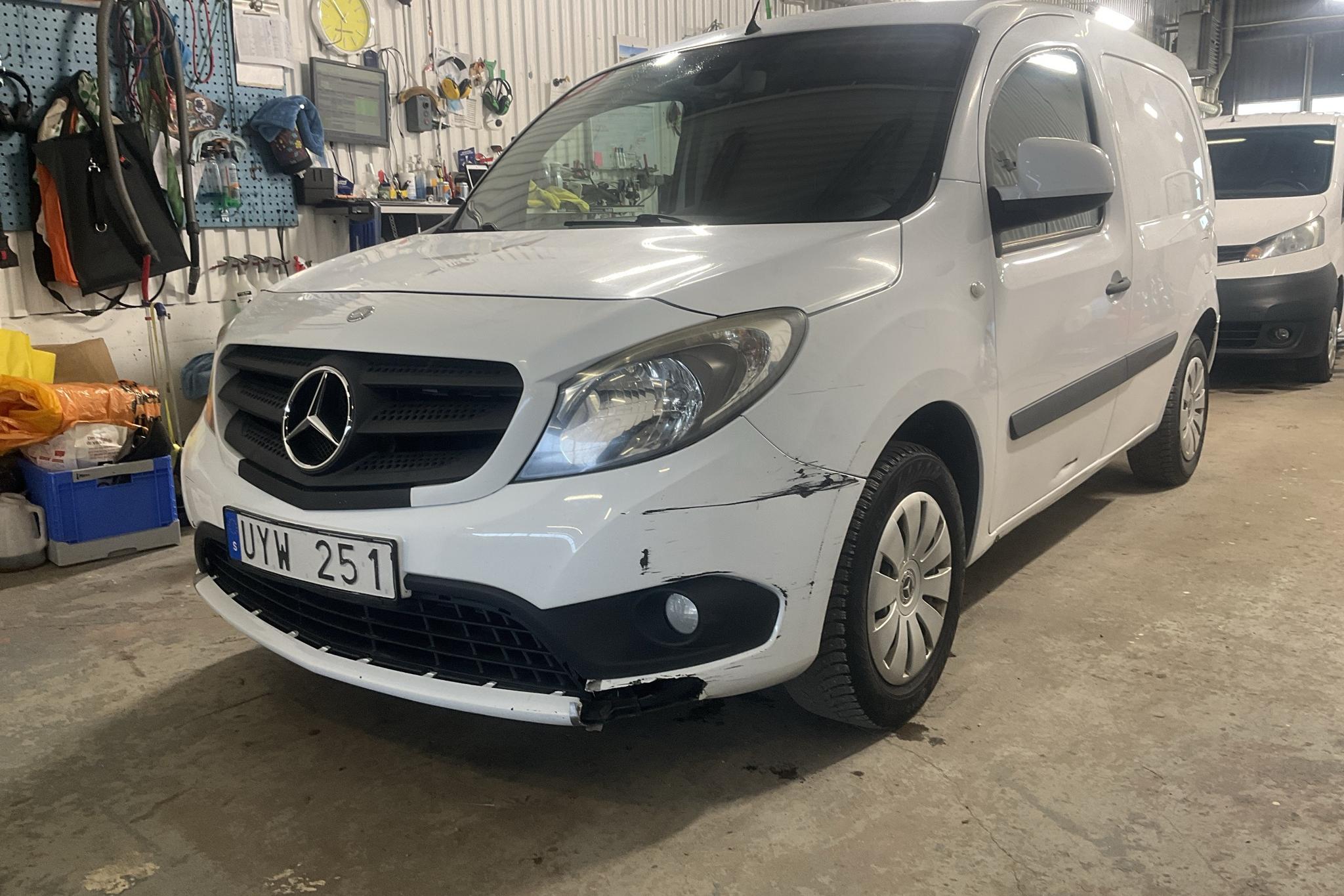 Mercedes Citan 109 1.5 CDI (90hk) - 198 770 km - Käsitsi - valge - 2013