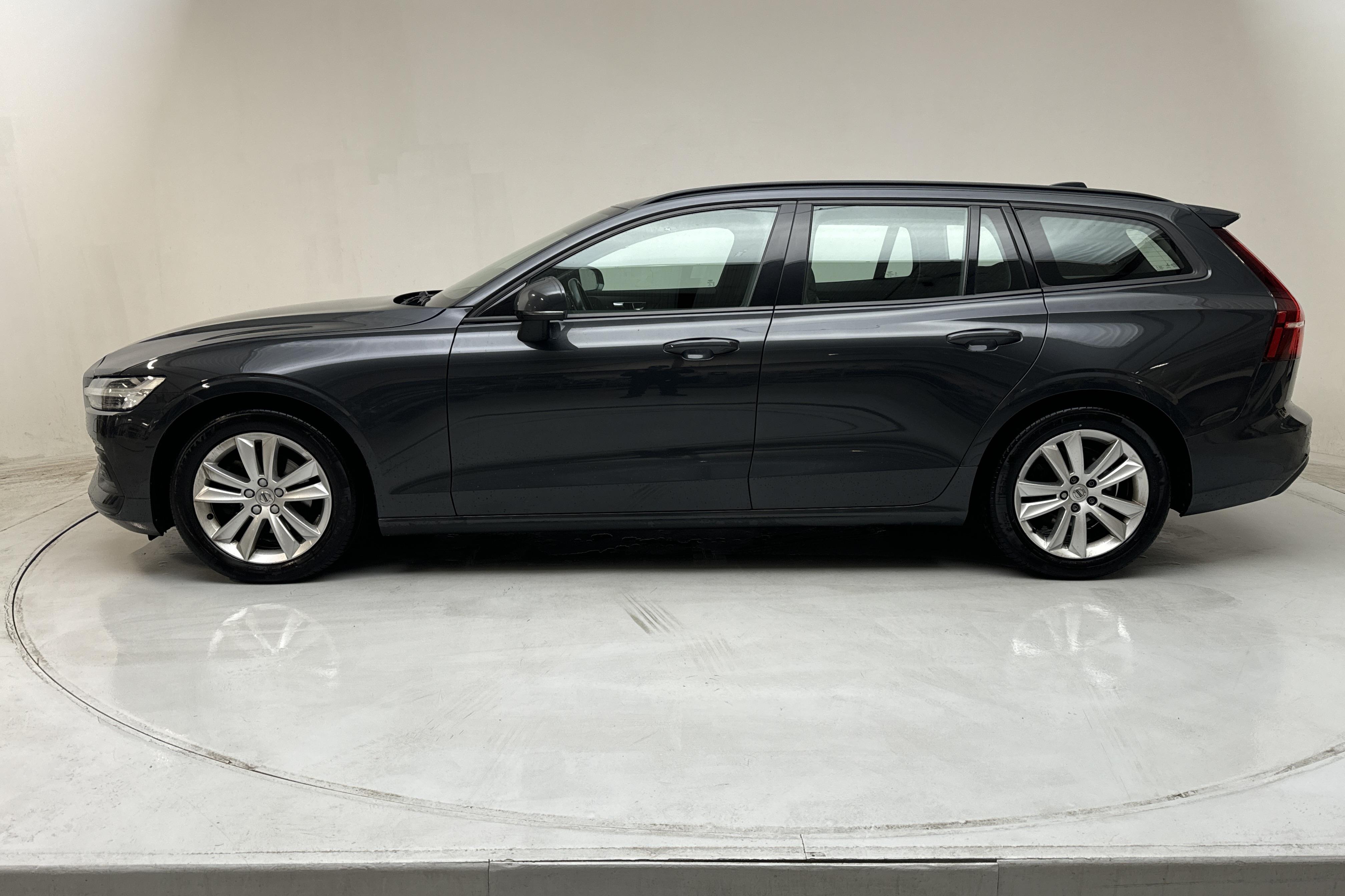 Volvo V60 D3 (150hk) - 165 170 km - Automaattinen - harmaa - 2020